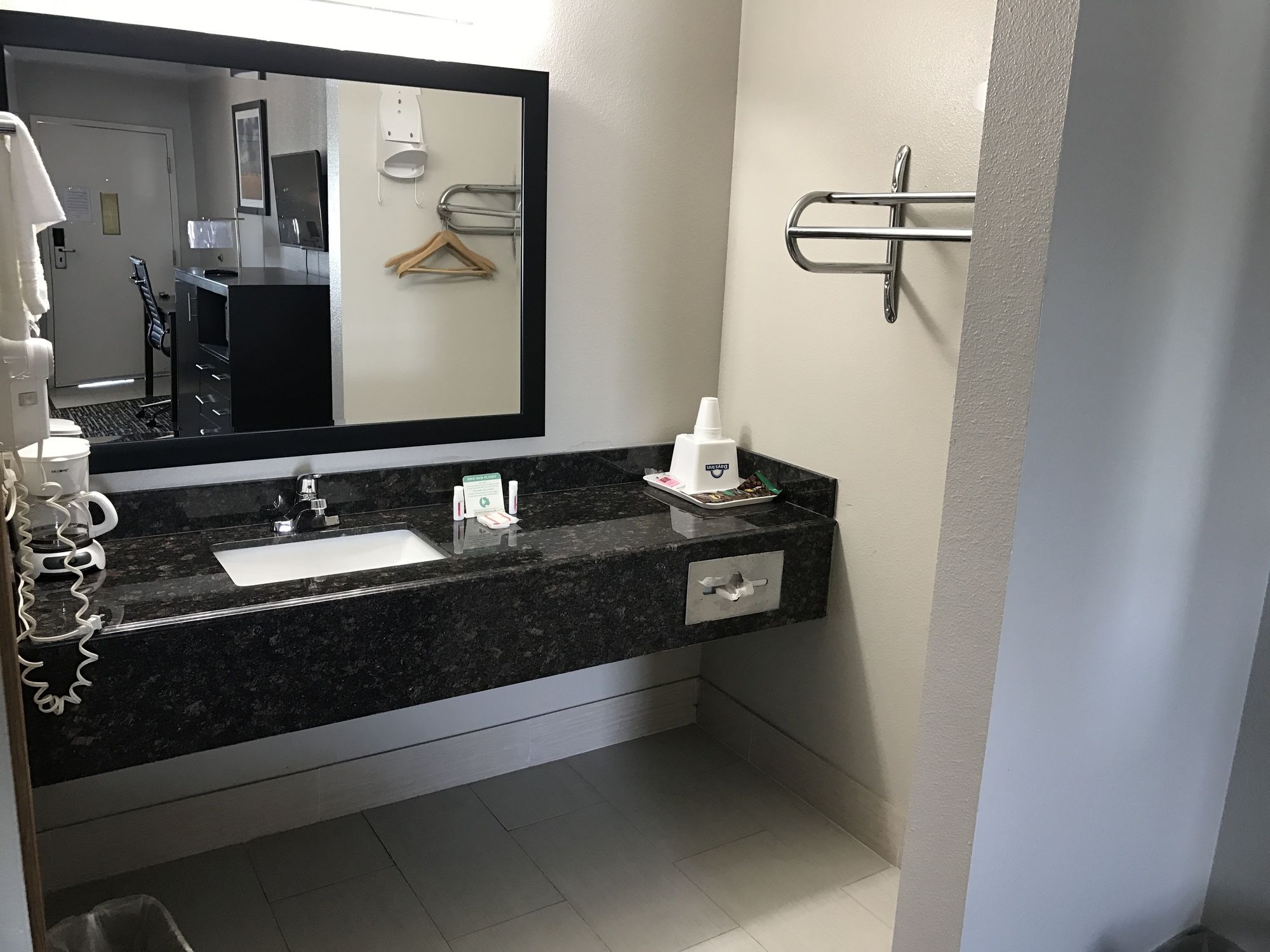 Days Inn by Wyndham Grove