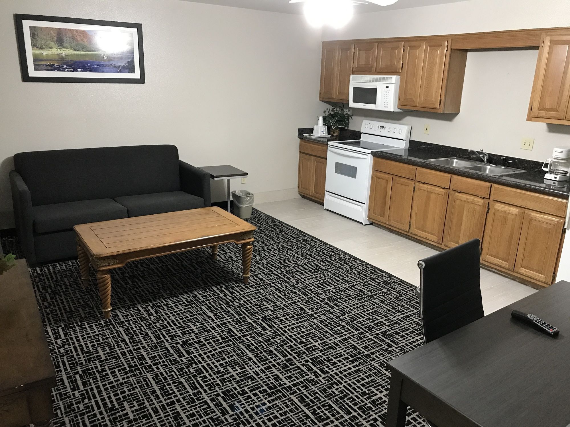 Days Inn by Wyndham Grove