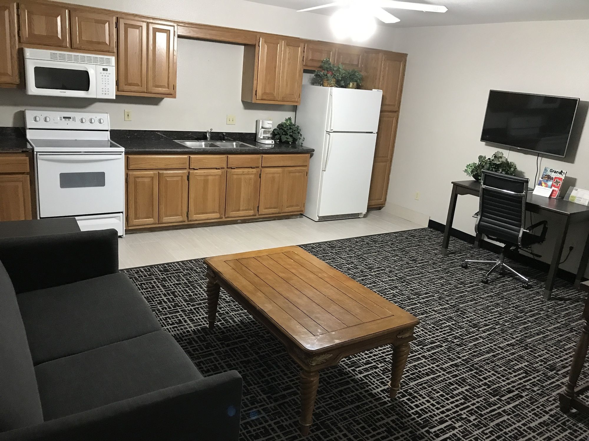 Days Inn by Wyndham Grove
