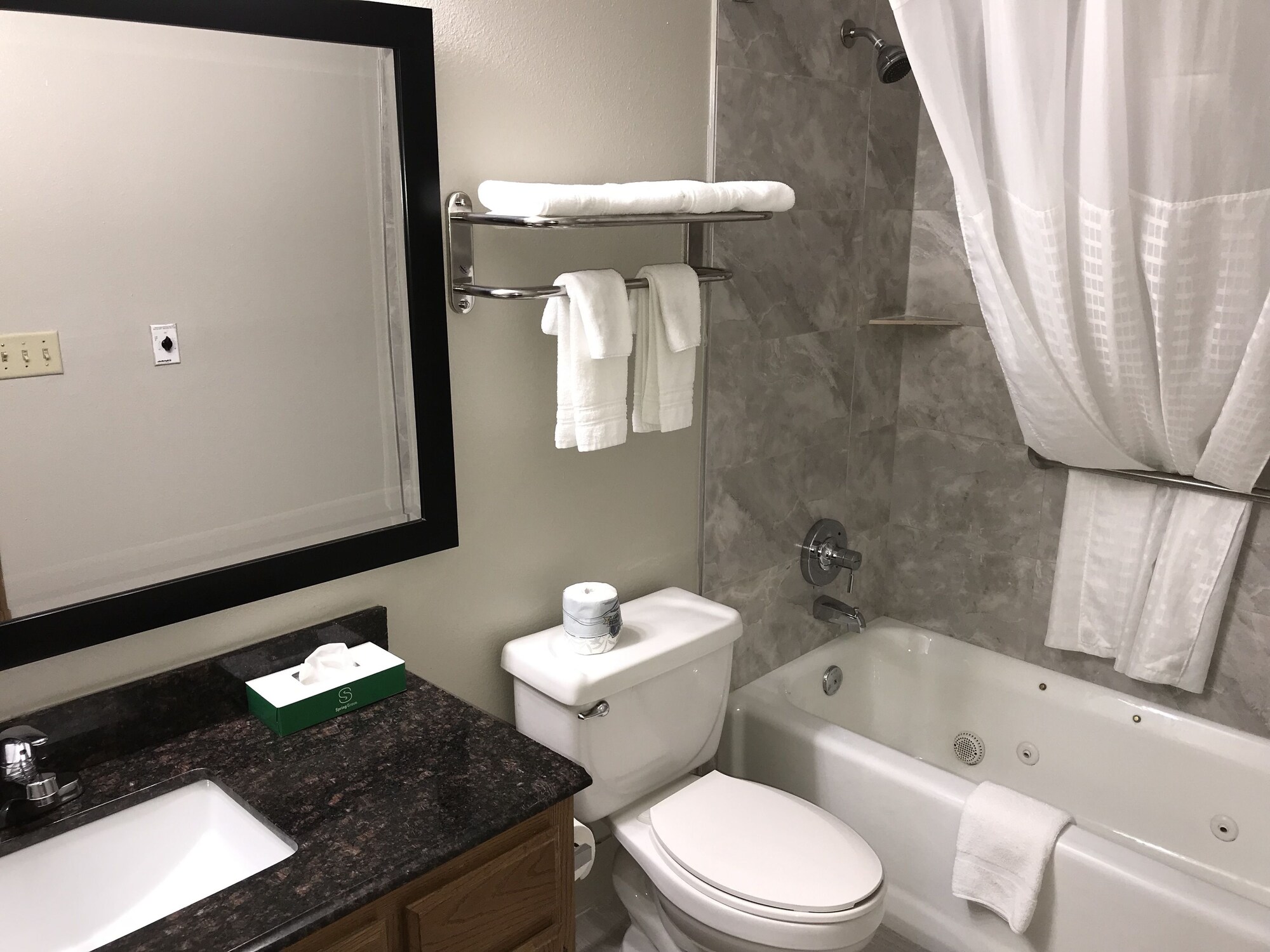 Days Inn by Wyndham Grove