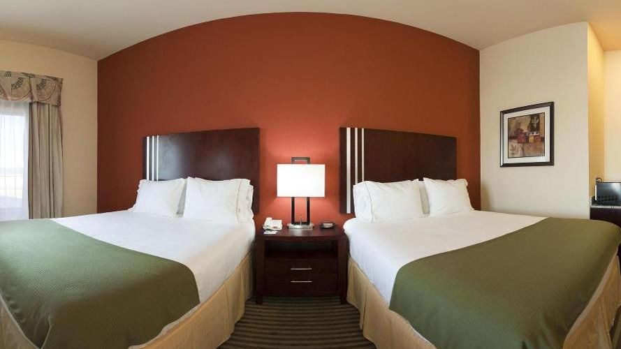 Holiday Inn Express & Suites Guthrie North Edmond