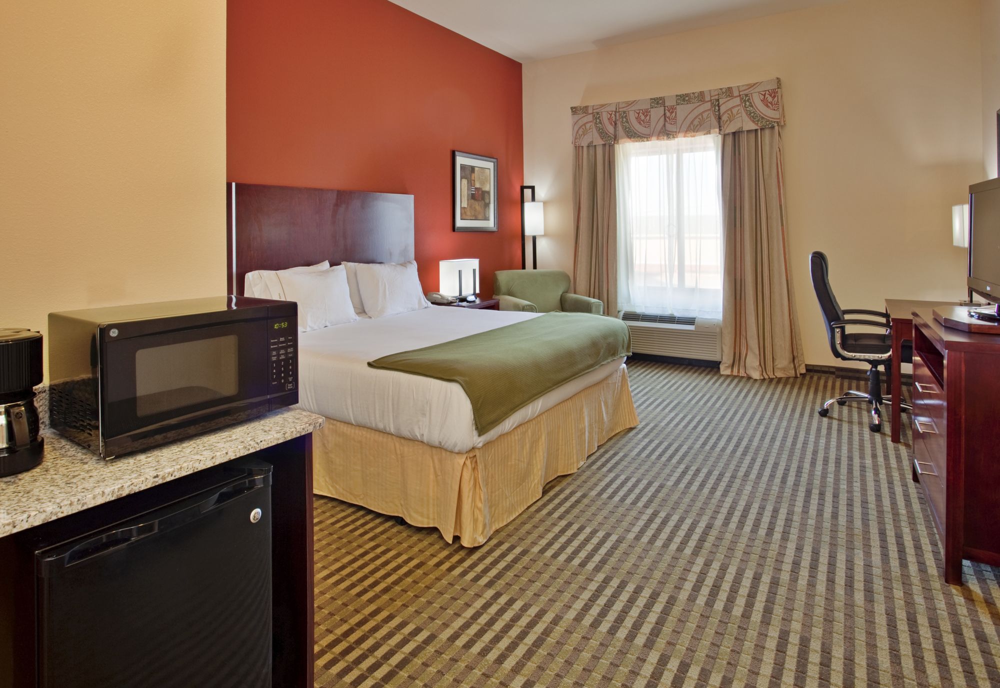 Holiday Inn Express & Suites Guthrie North Edmond