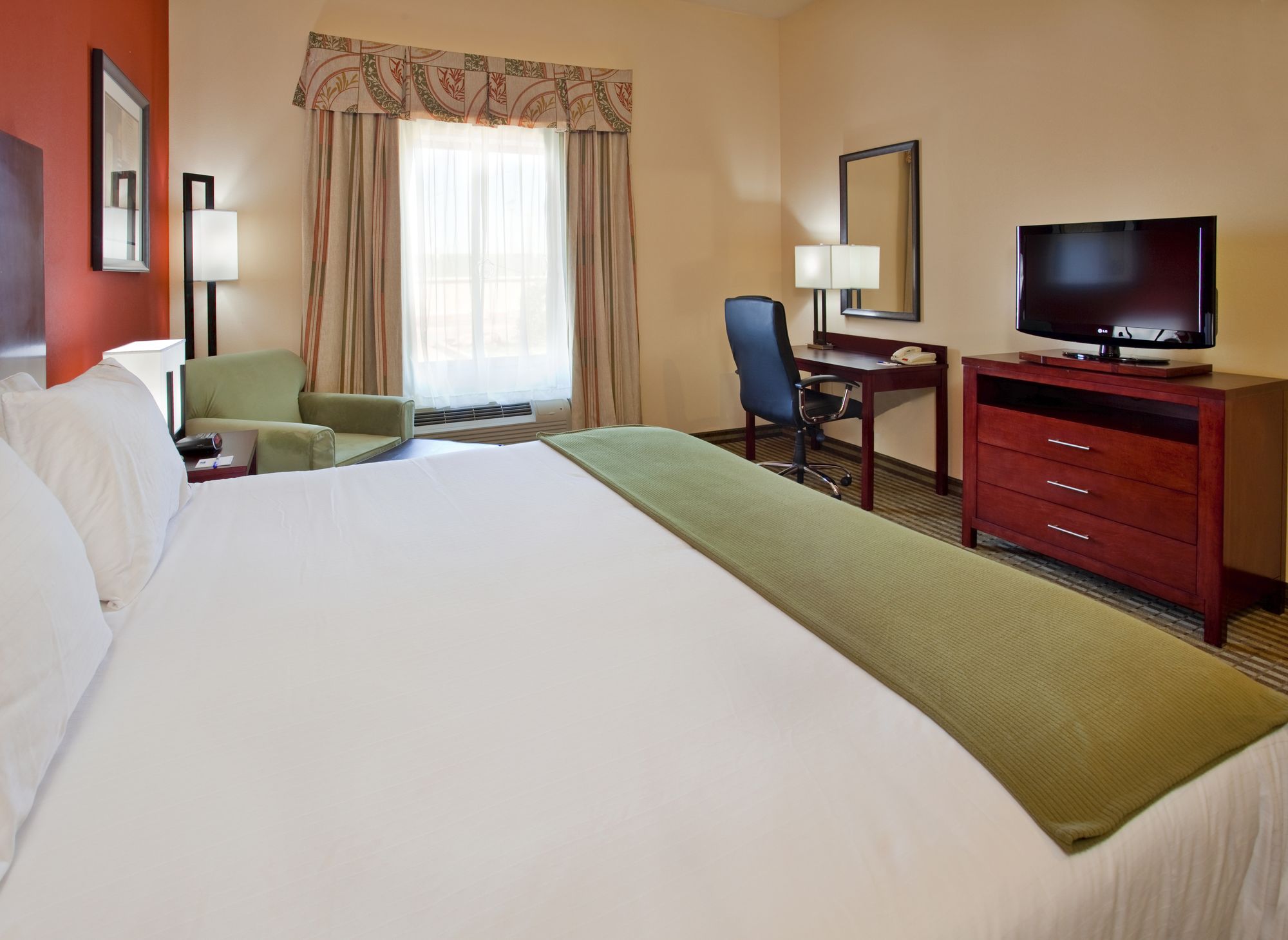 Holiday Inn Express & Suites Guthrie North Edmond