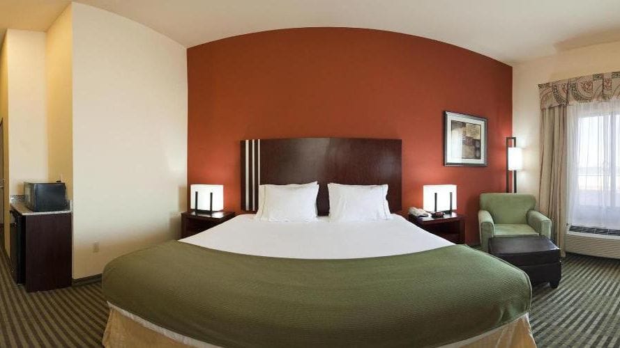 Holiday Inn Express & Suites Guthrie North Edmond