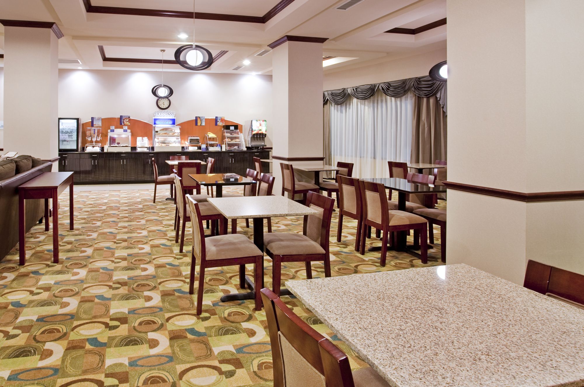 Holiday Inn Express & Suites Guthrie North Edmond