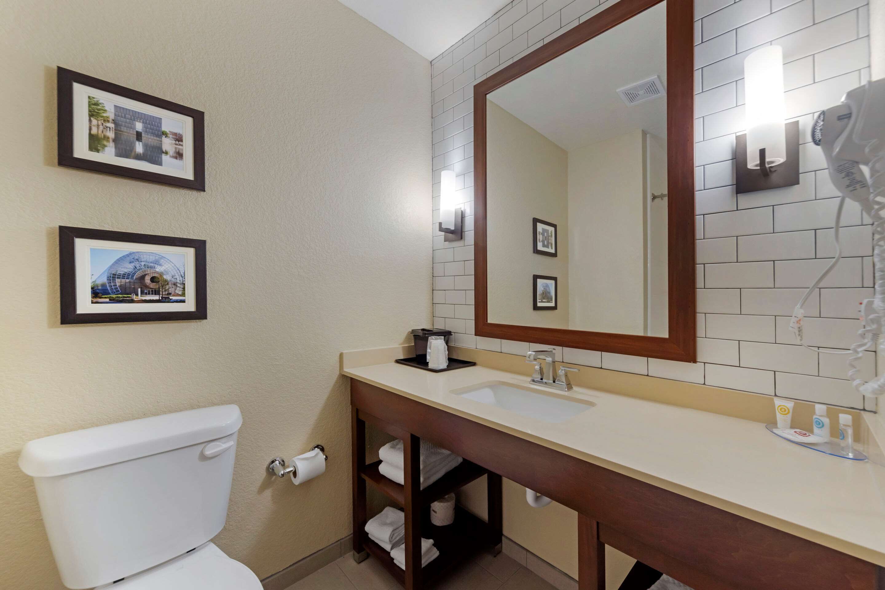 Comfort Inn & Suites Harrah