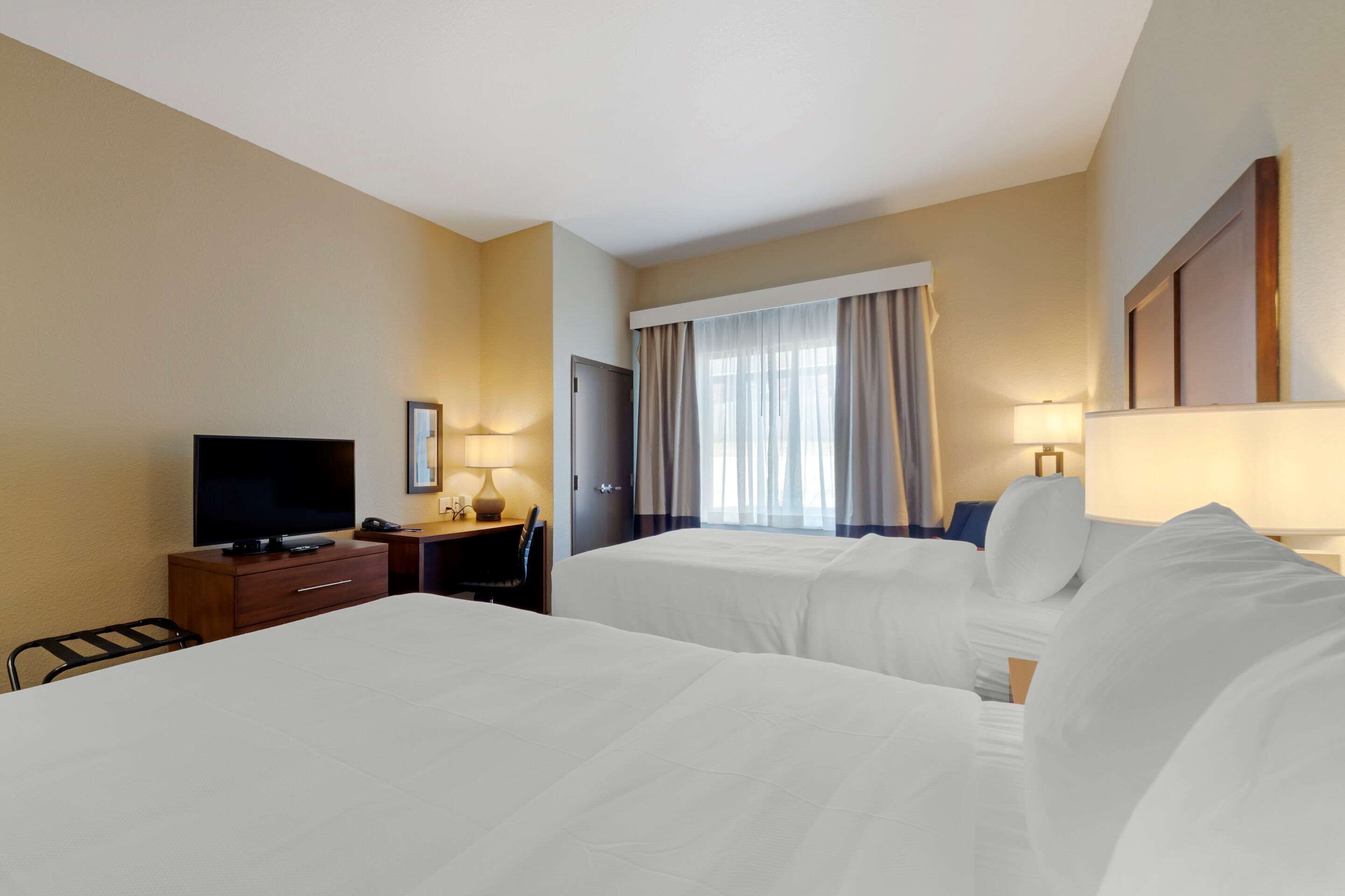 Comfort Inn & Suites Harrah