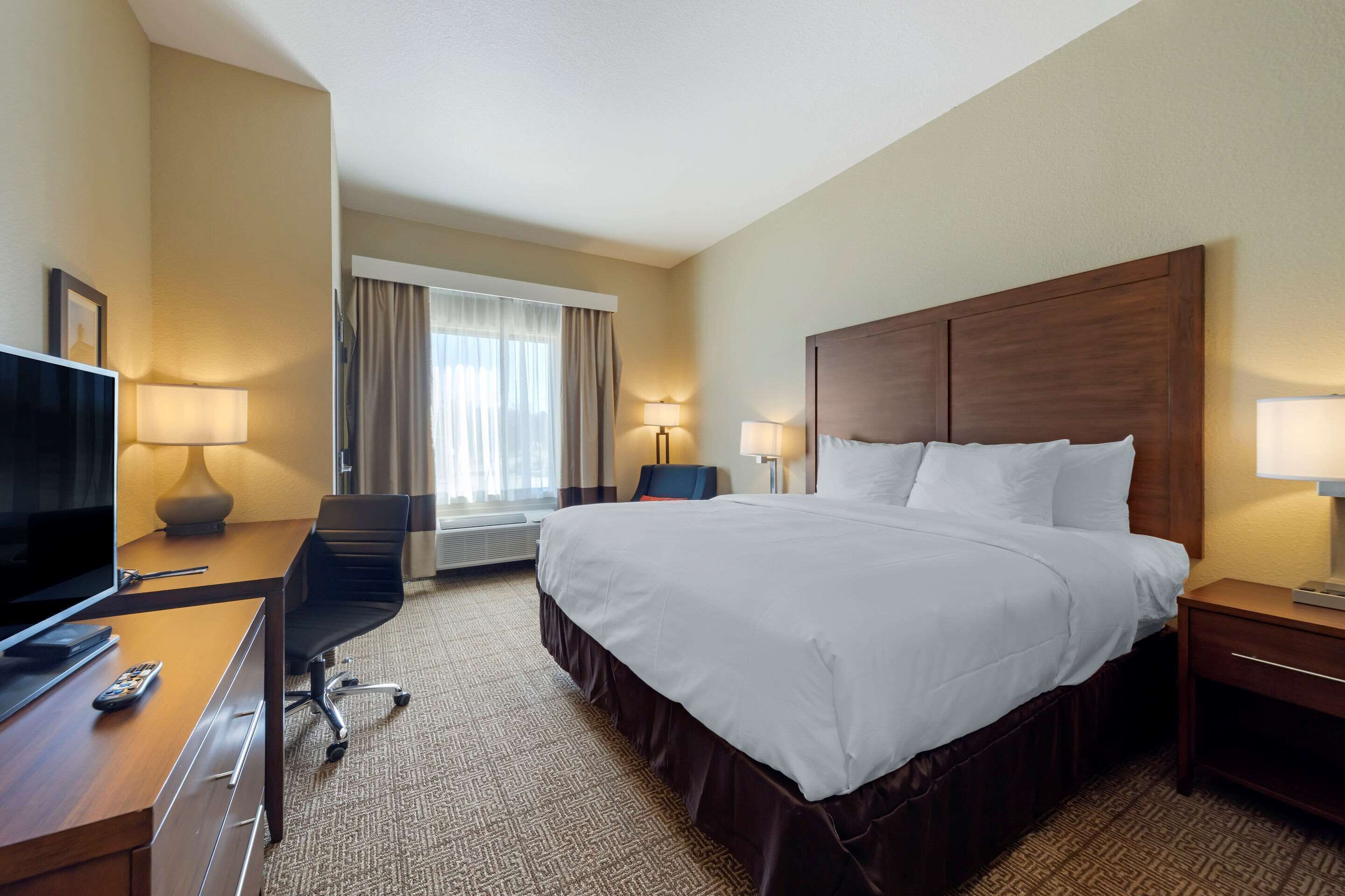 Comfort Inn & Suites Harrah
