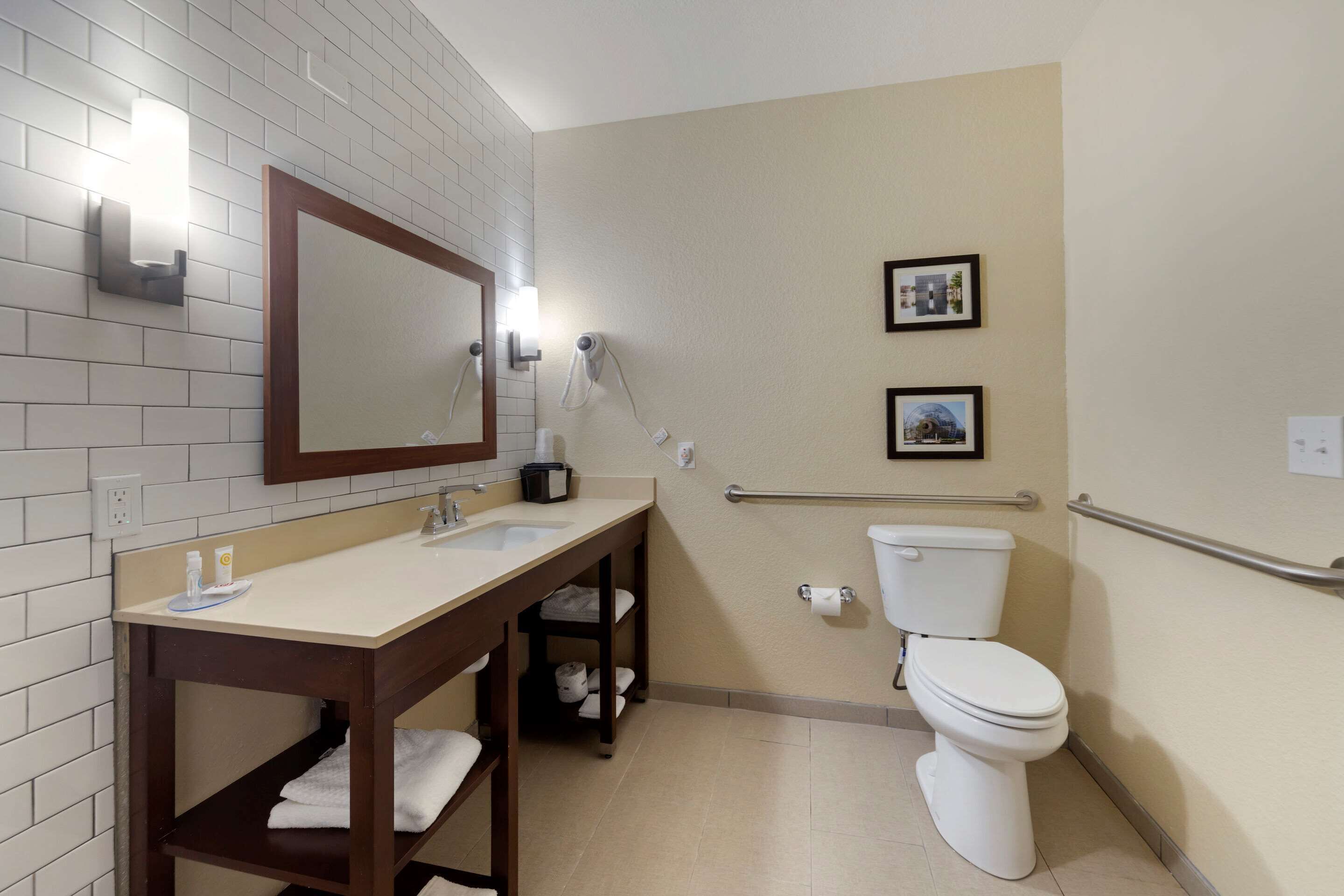 Comfort Inn & Suites Harrah