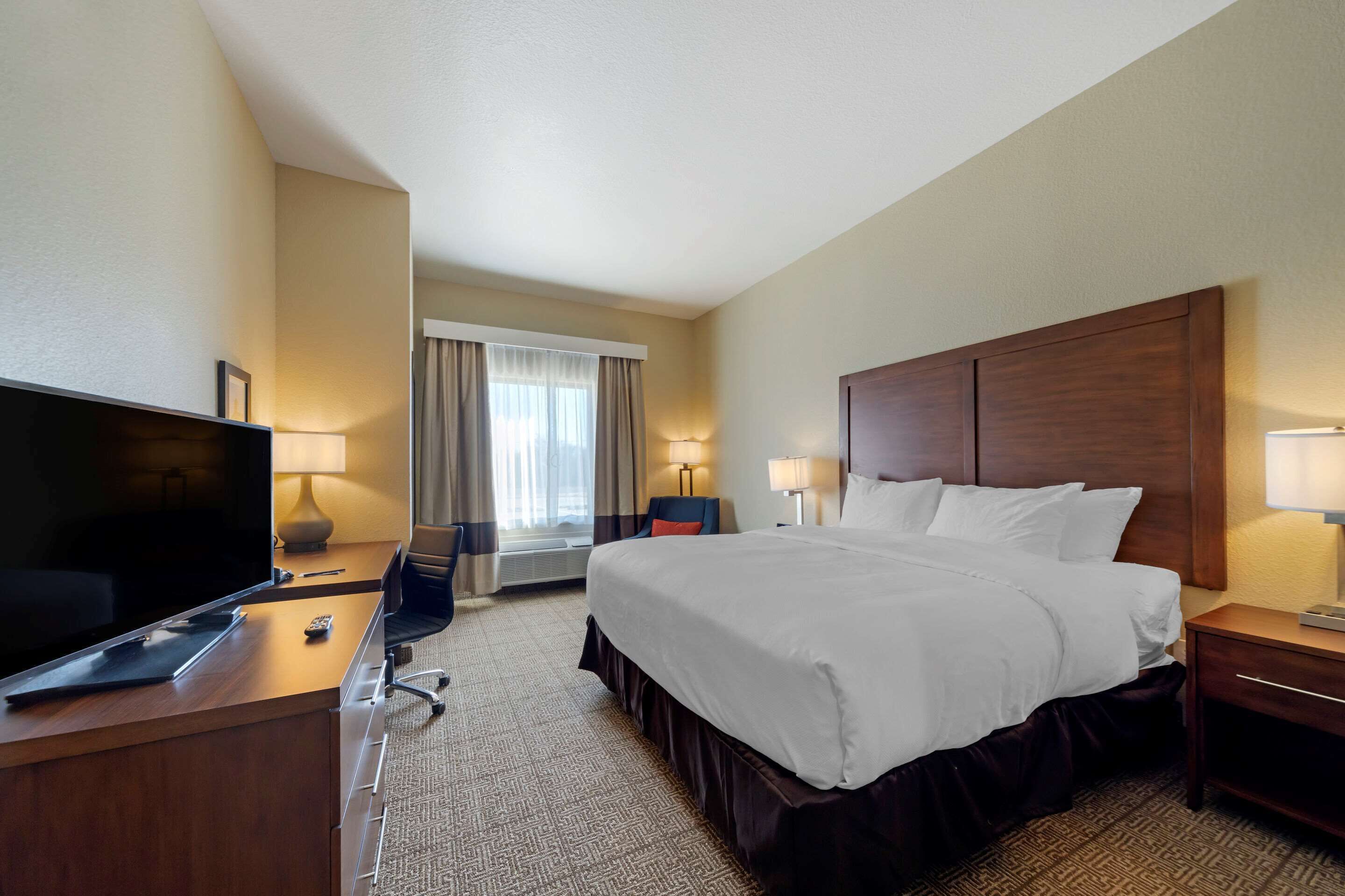 Comfort Inn & Suites Harrah
