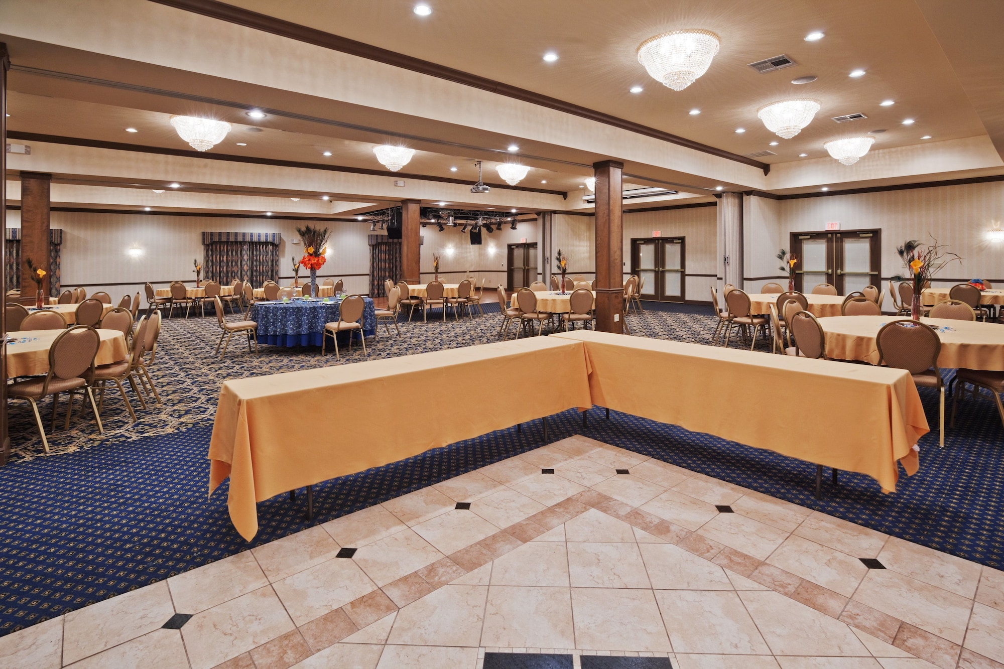 Holiday Inn Express & Suites Jenks