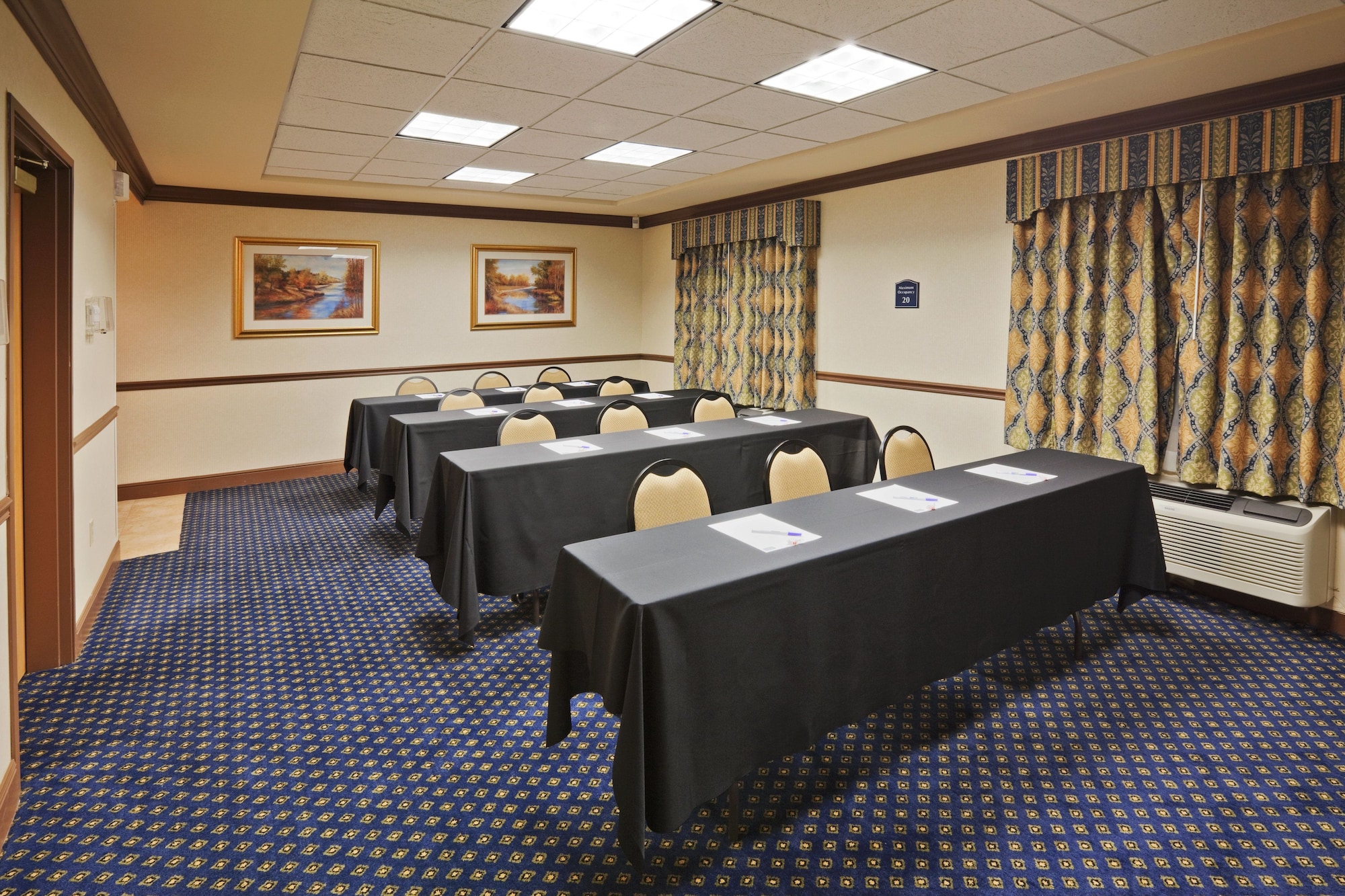 Holiday Inn Express & Suites Jenks
