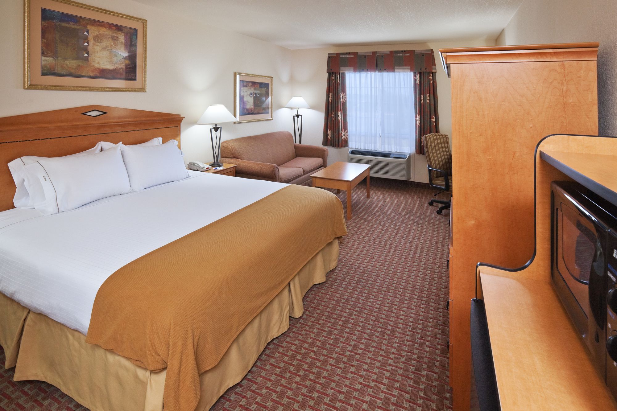Holiday Inn Express & Suites Jenks