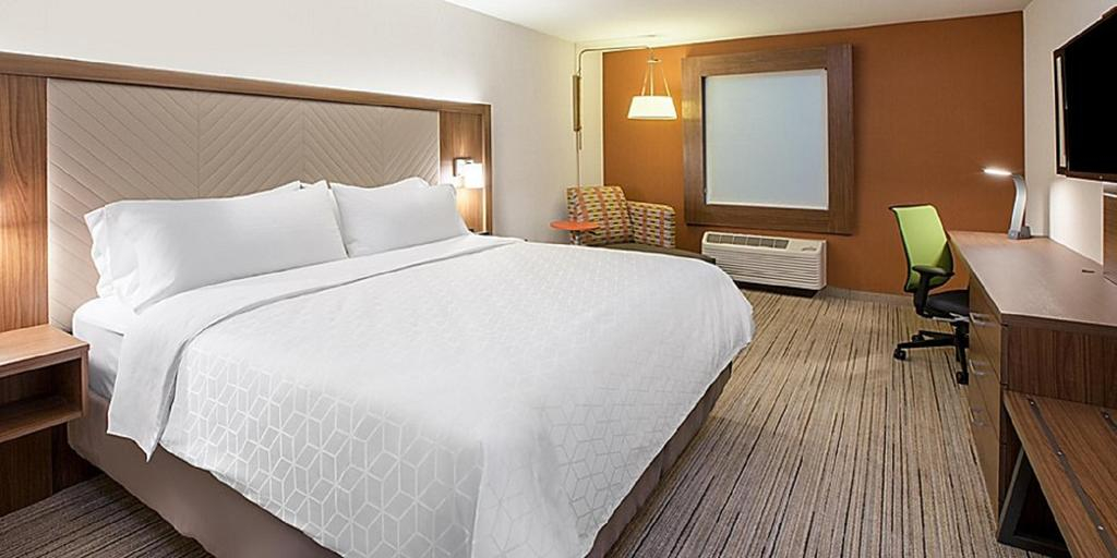 Holiday Inn Express & Suites Kingfisher