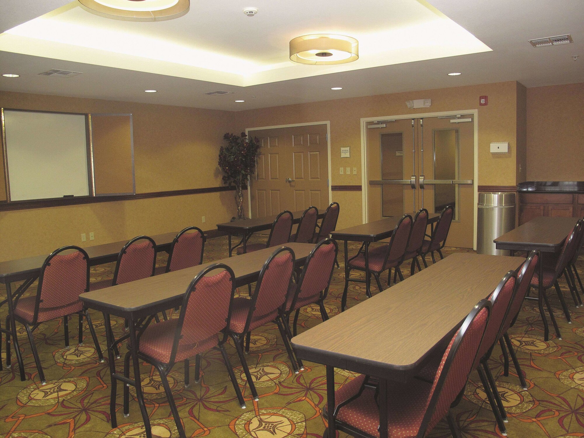 La Quinta Inn & Suites by Wyndham Lawton / Fort Sill