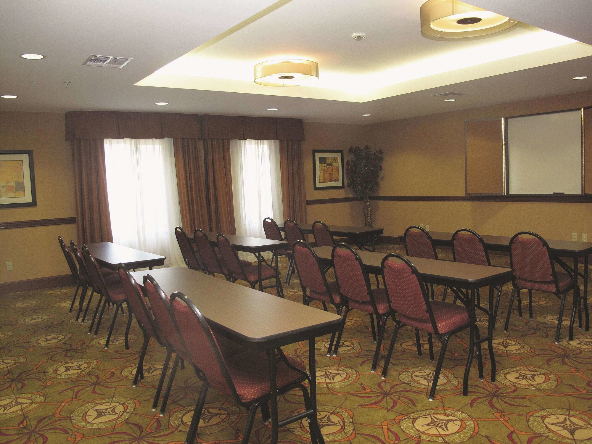 La Quinta Inn & Suites by Wyndham Lawton / Fort Sill