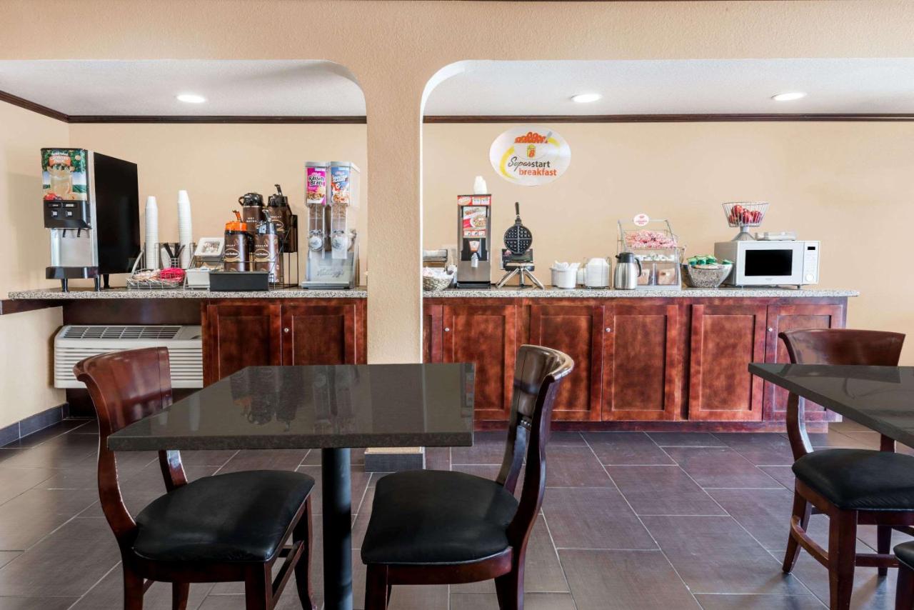 Super 8 by Wyndham Midwest City OK