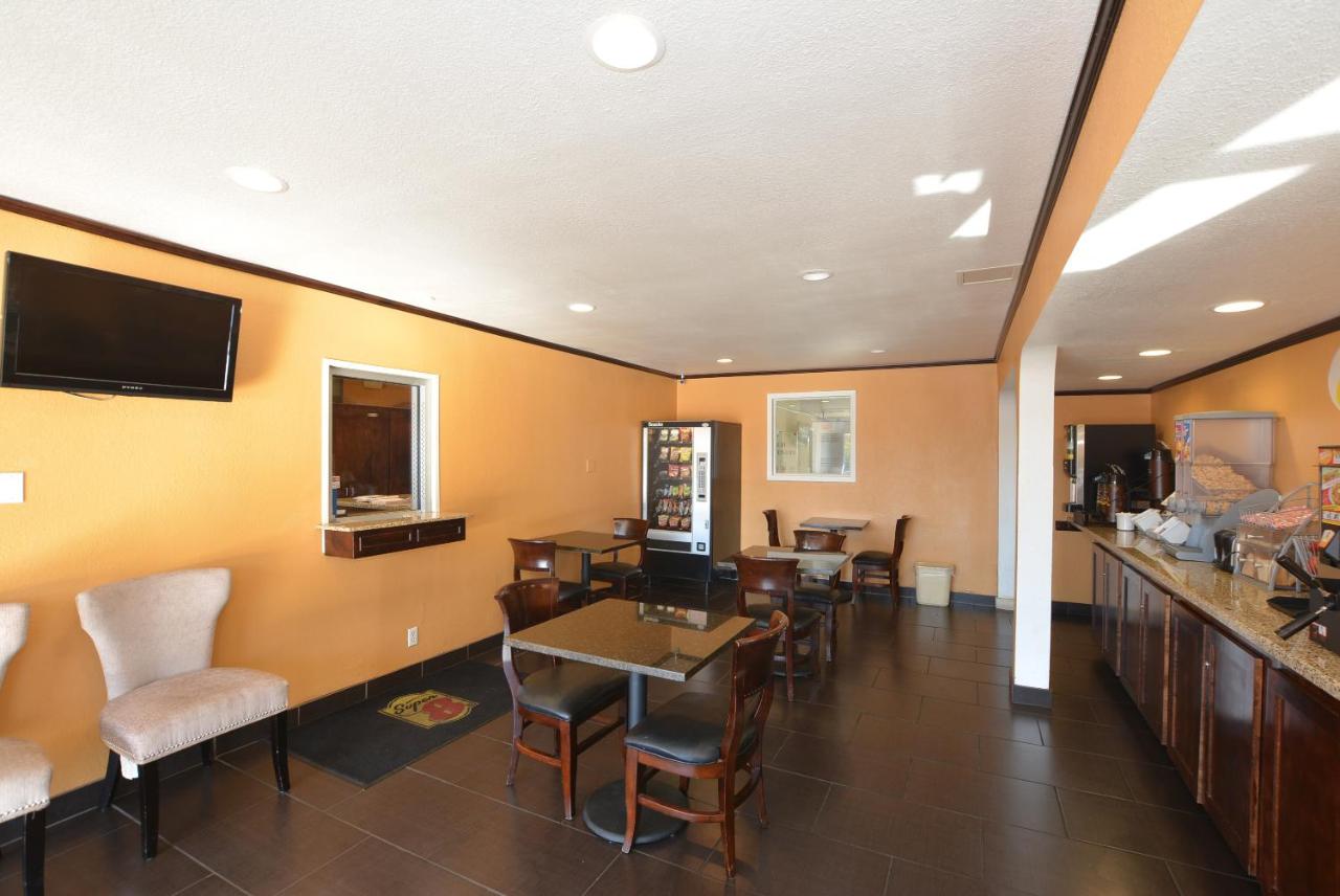 Super 8 by Wyndham Midwest City OK