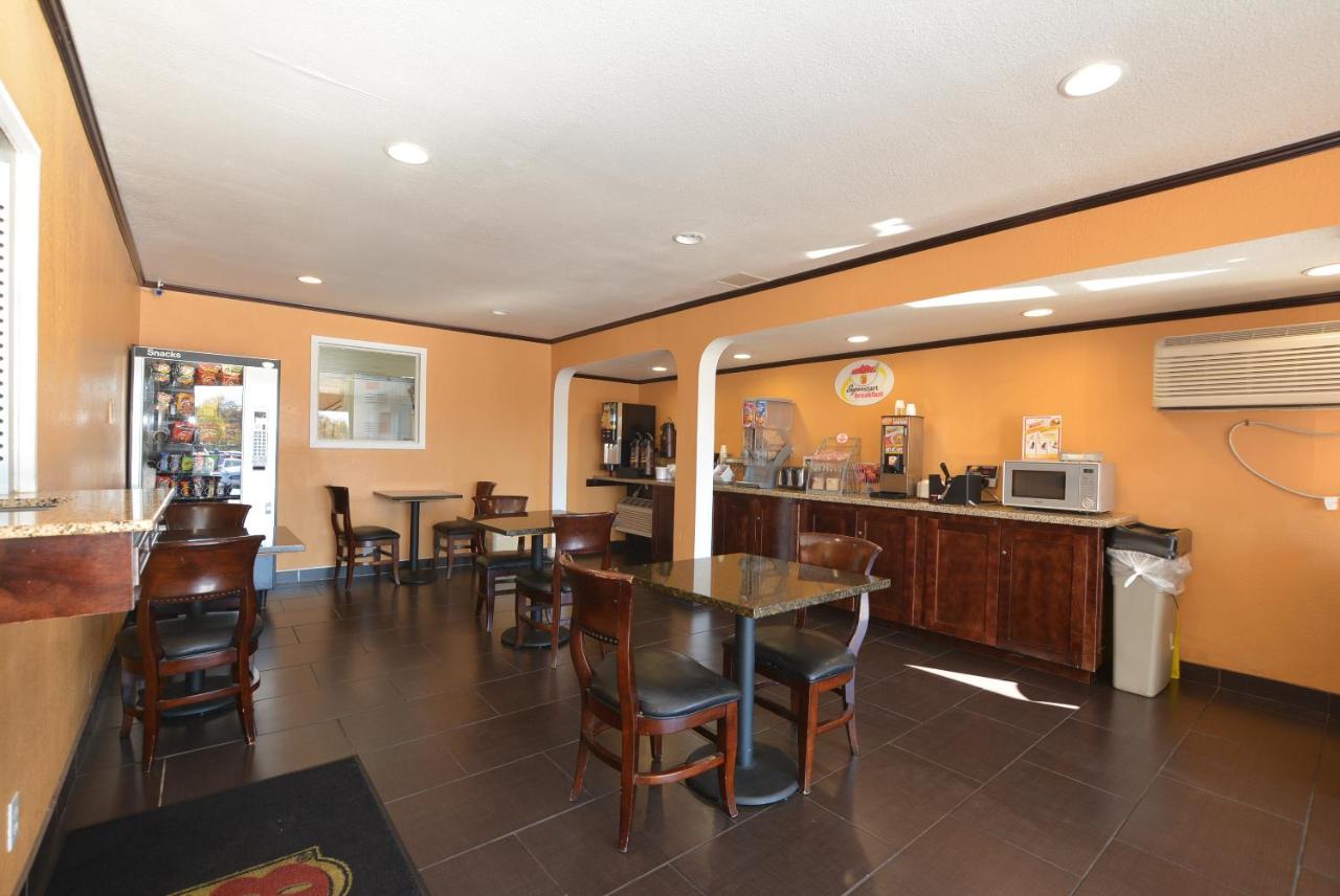 Super 8 by Wyndham Midwest City OK