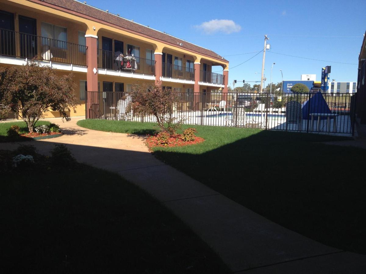 Super 8 by Wyndham Midwest City OK