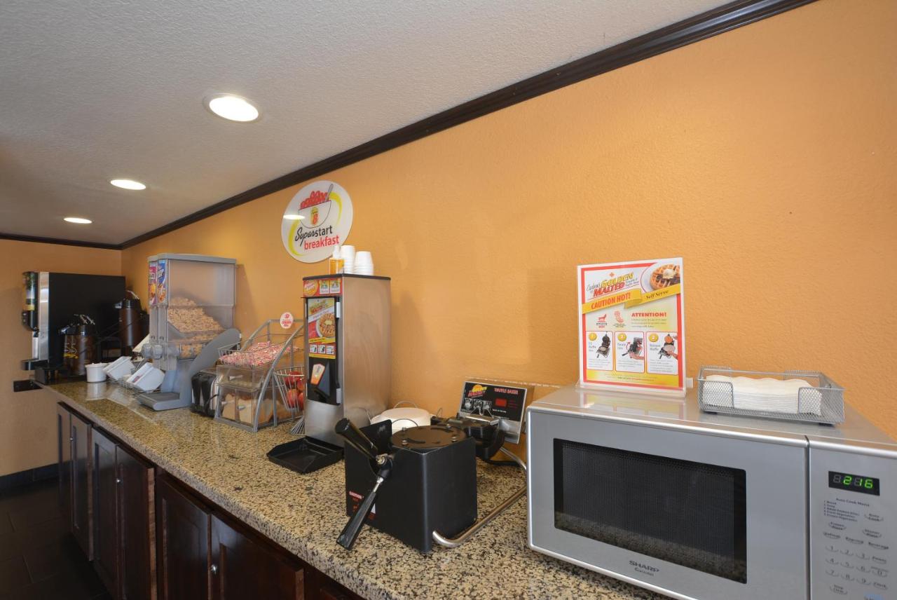 Super 8 by Wyndham Midwest City OK