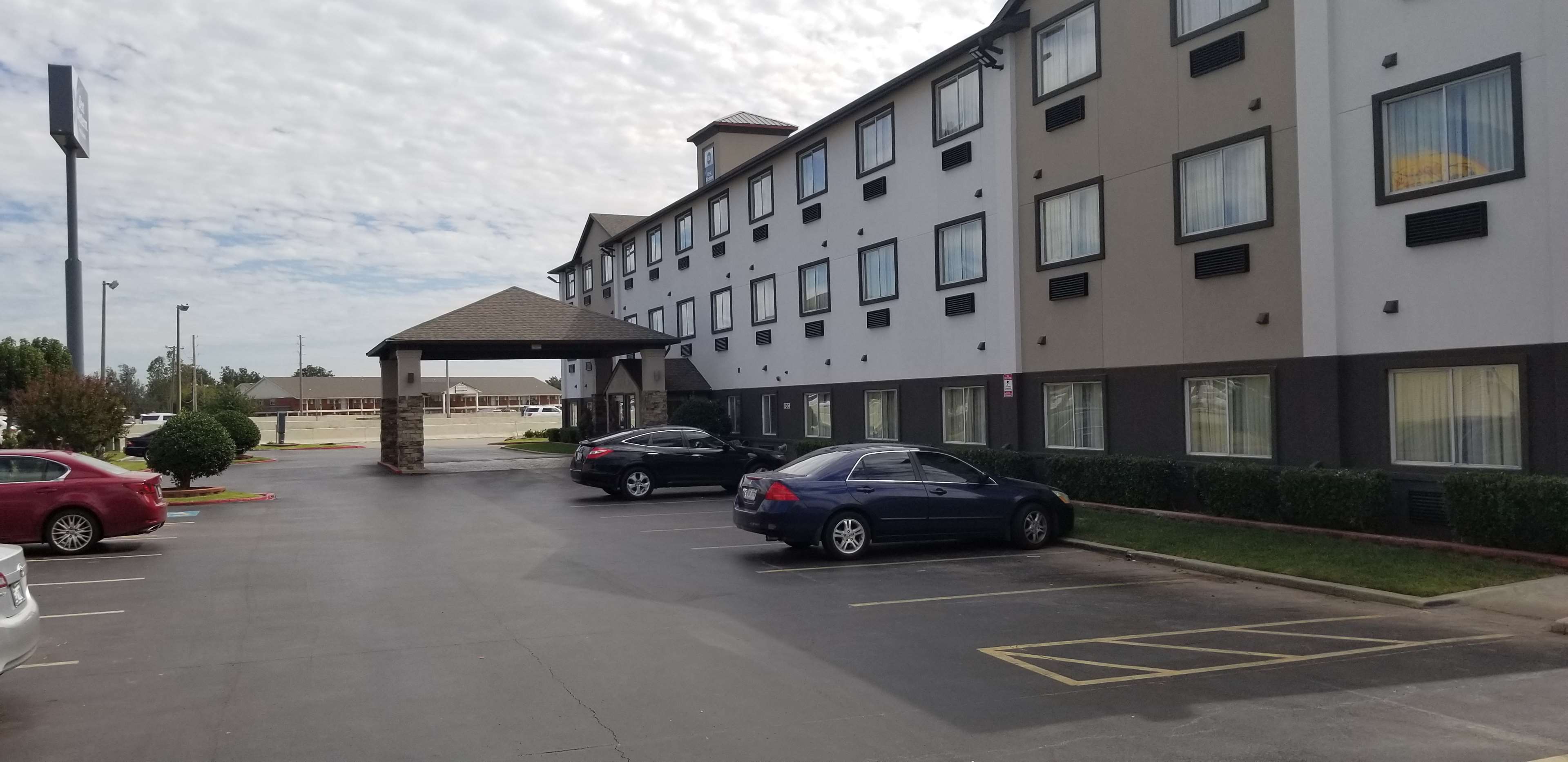 Best Western Greentree Inn & Suites