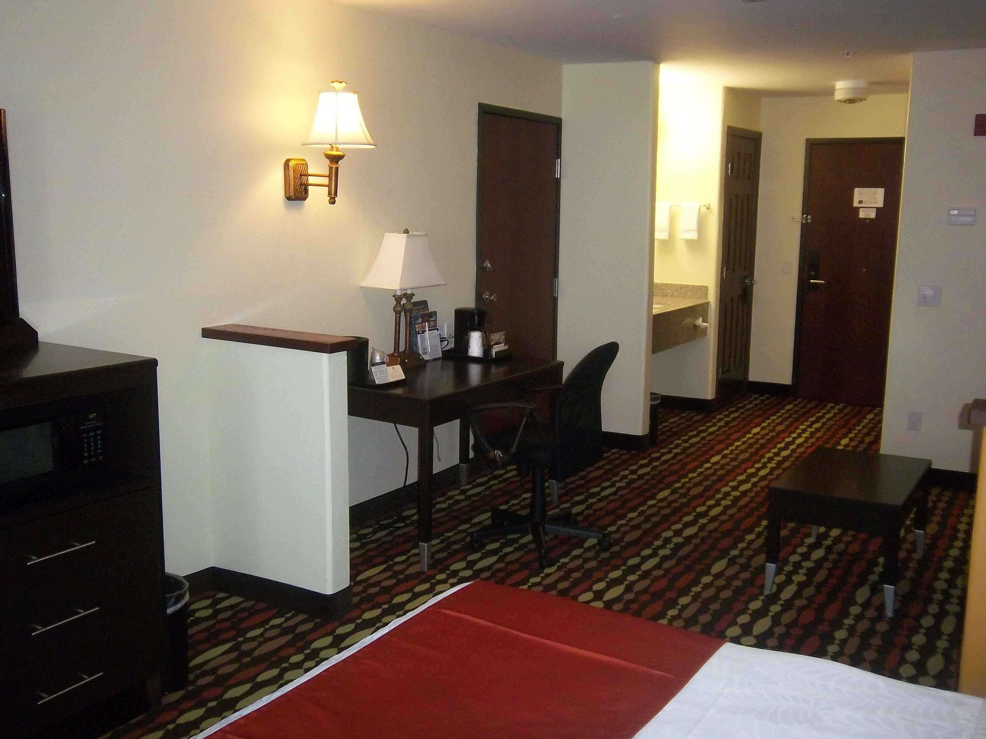 Best Western Greentree Inn & Suites