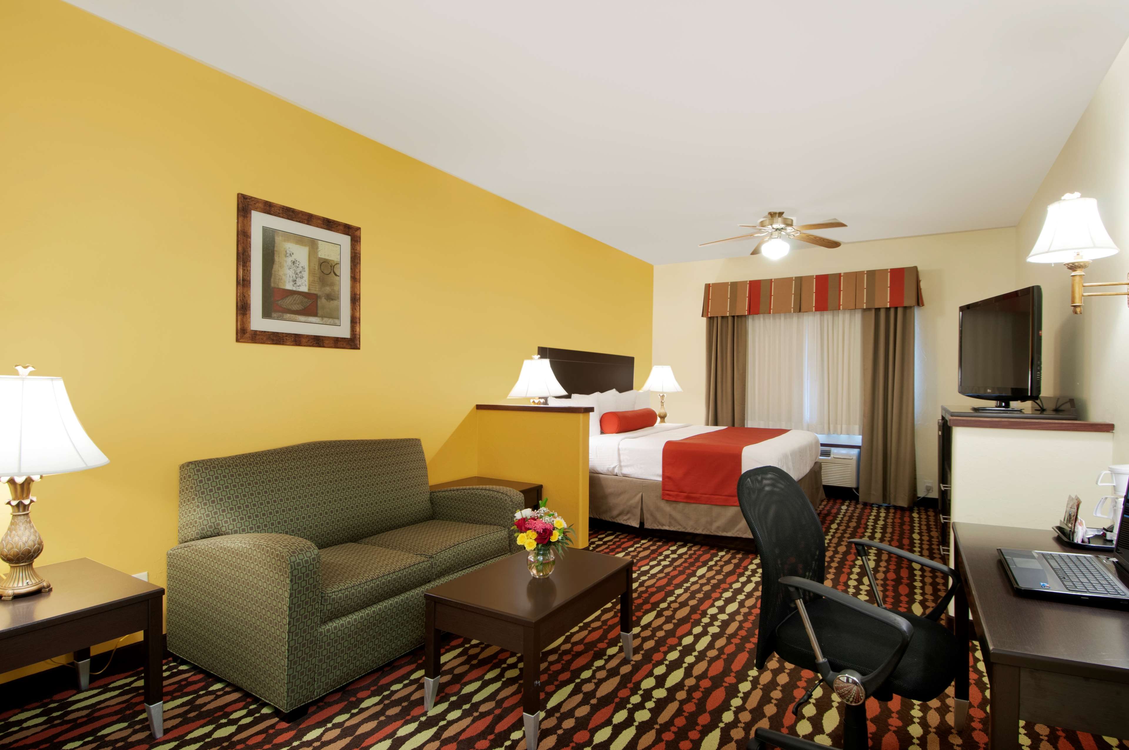 Best Western Greentree Inn & Suites