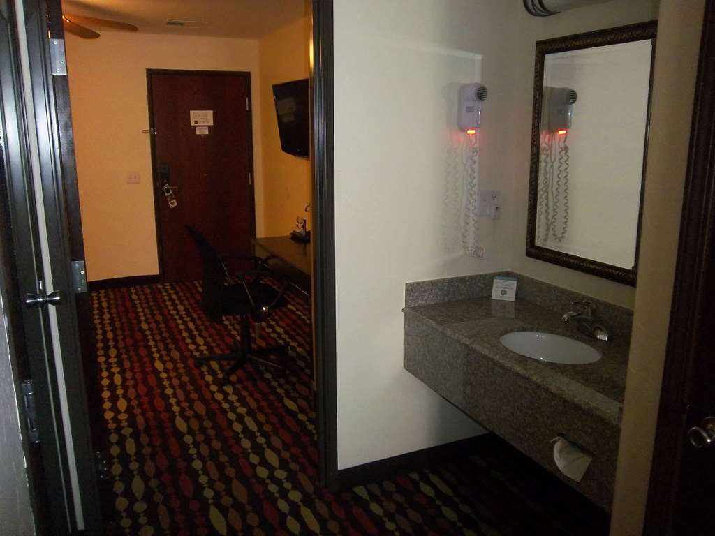 Best Western Greentree Inn & Suites