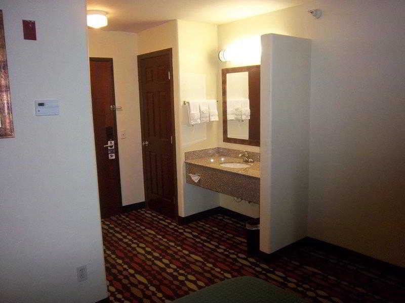 Best Western Greentree Inn & Suites