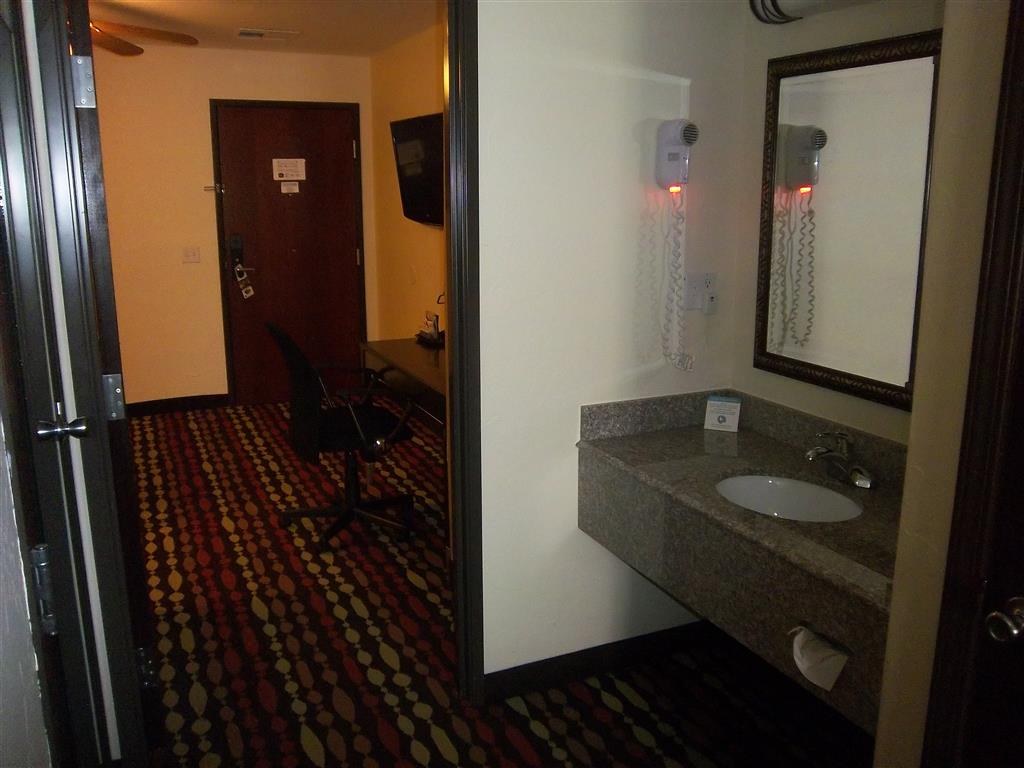 Best Western Greentree Inn & Suites