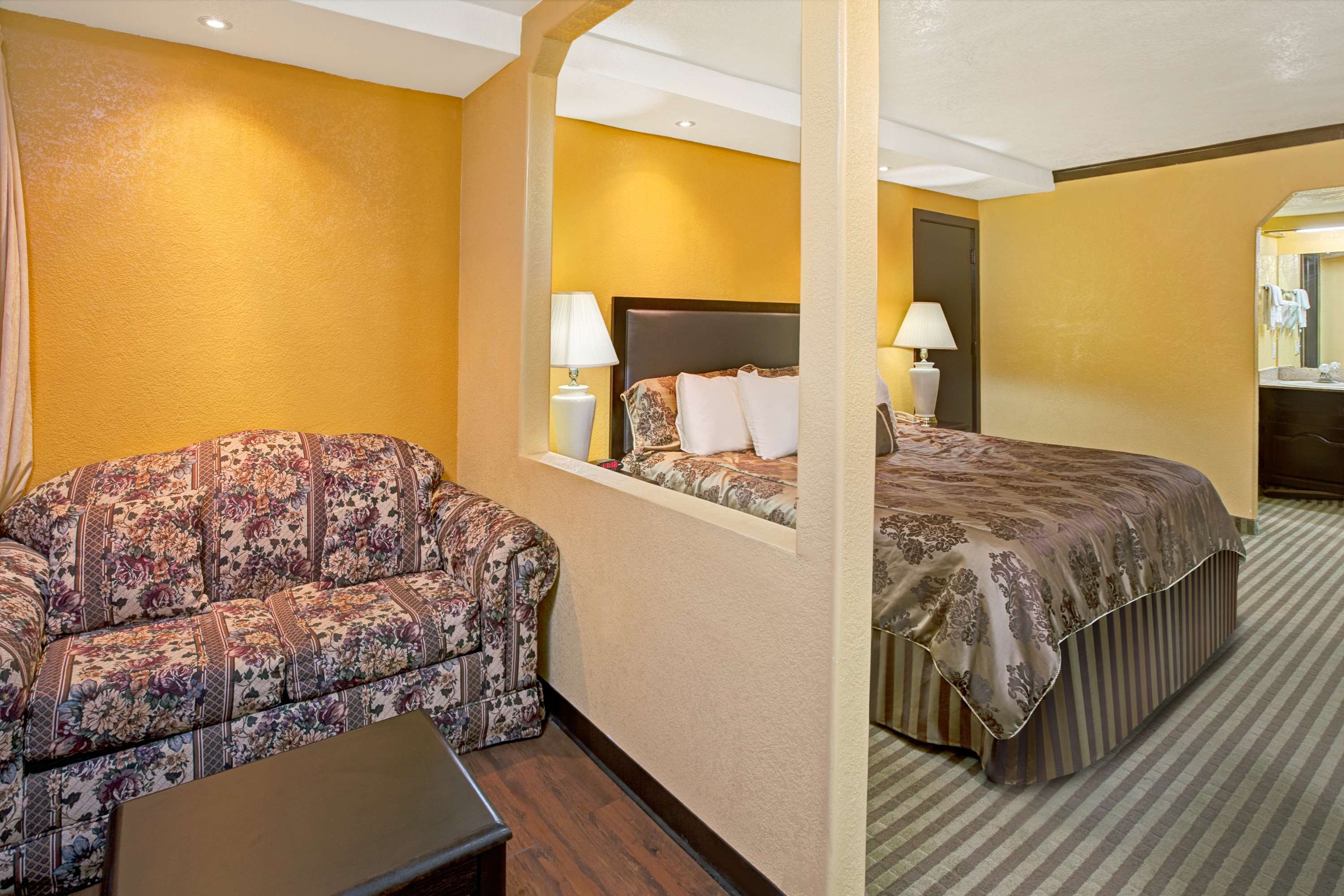 Super 8 by Wyndham City of Moore
