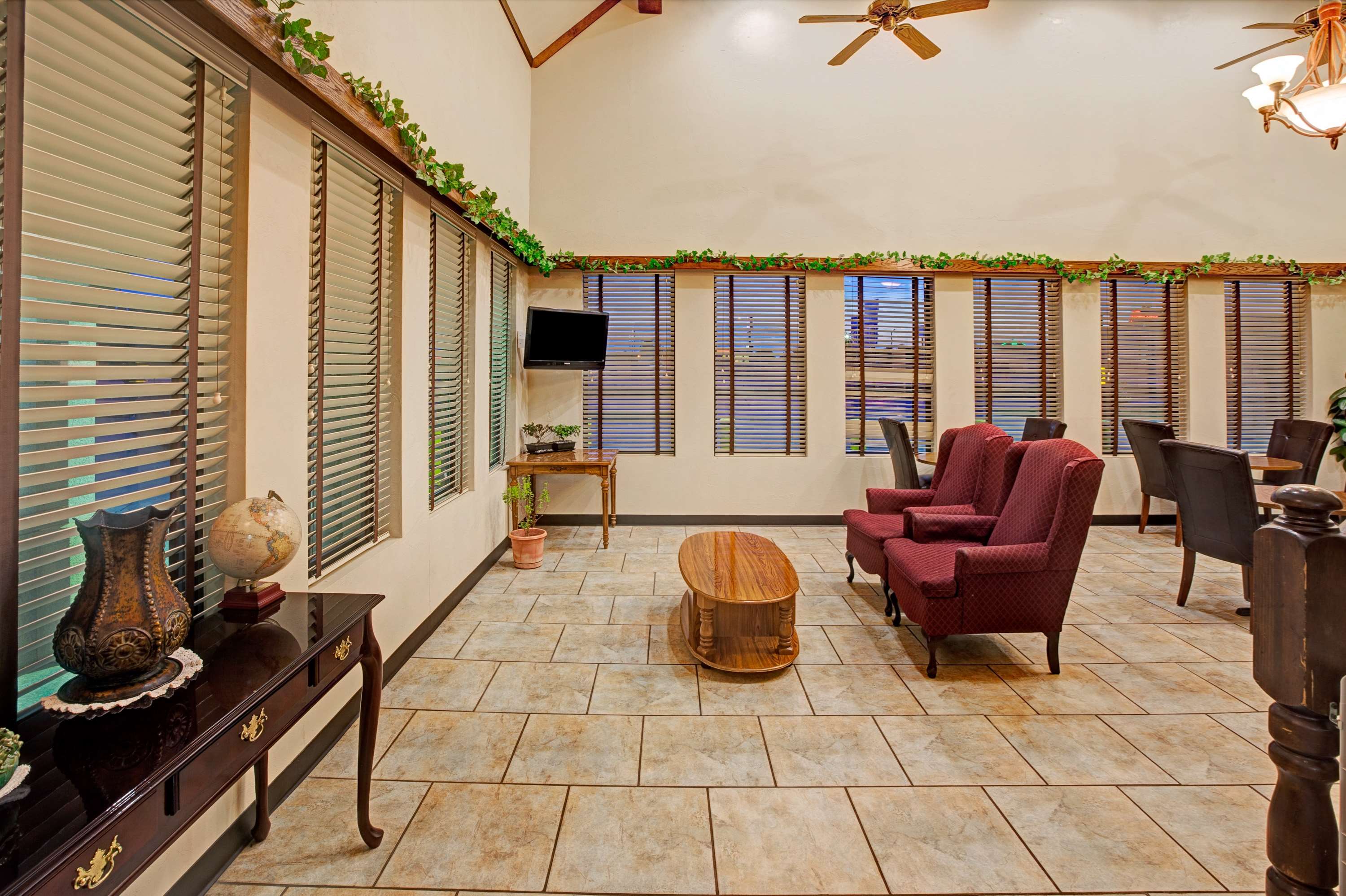Super 8 by Wyndham City of Moore