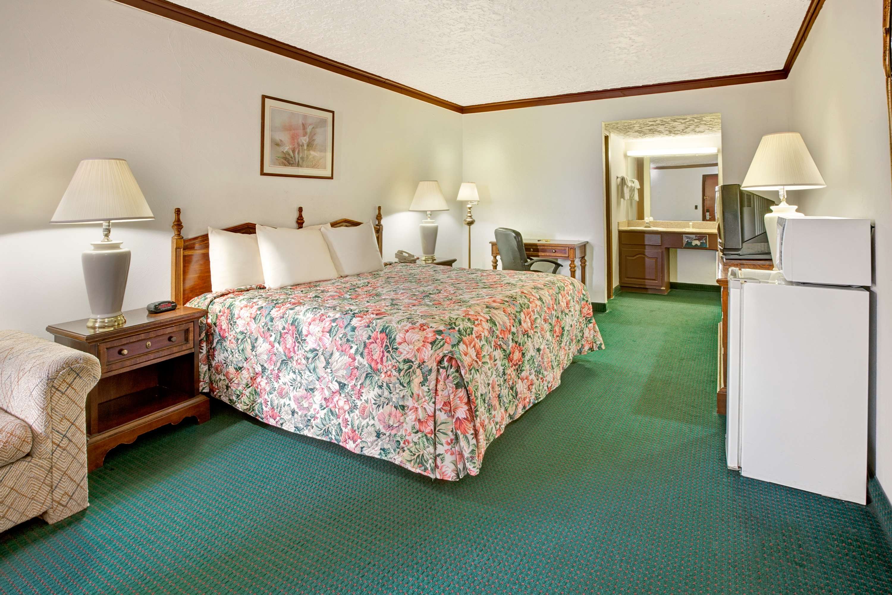 Super 8 by Wyndham City of Moore