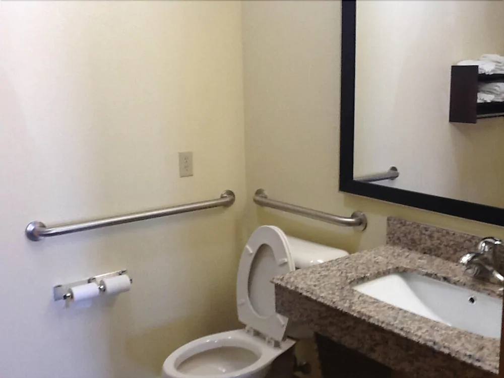 Muskogee Inn & Suites