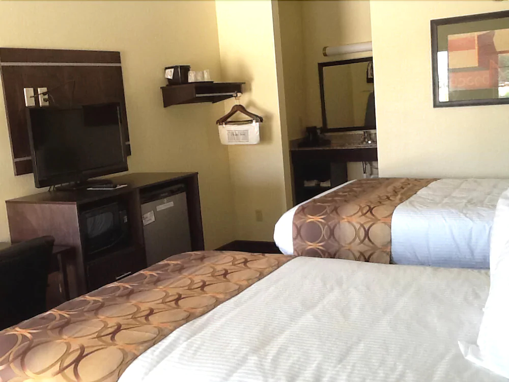 Muskogee Inn & Suites