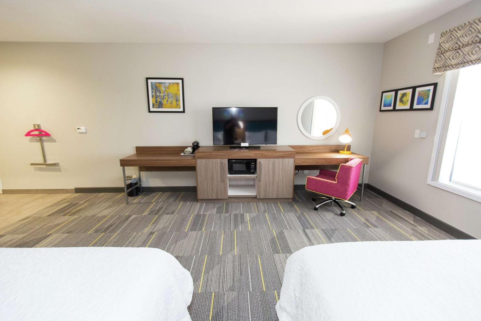 Hampton Inn Mustang