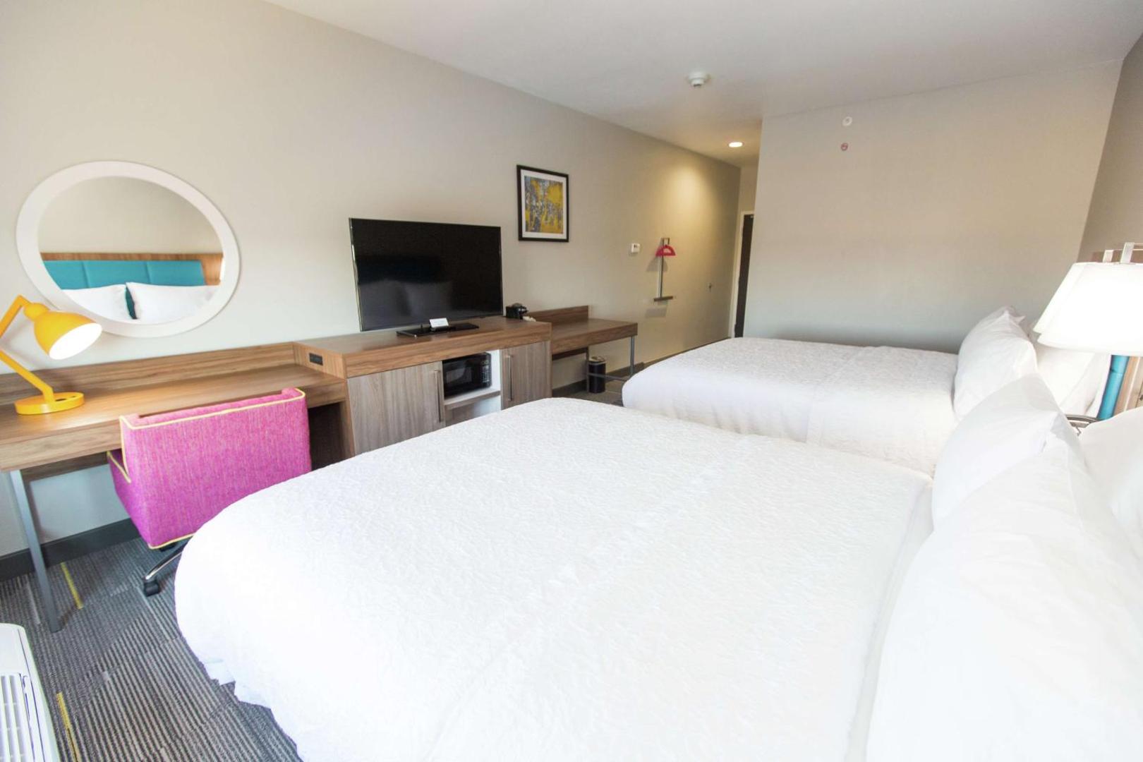 Hampton Inn Mustang