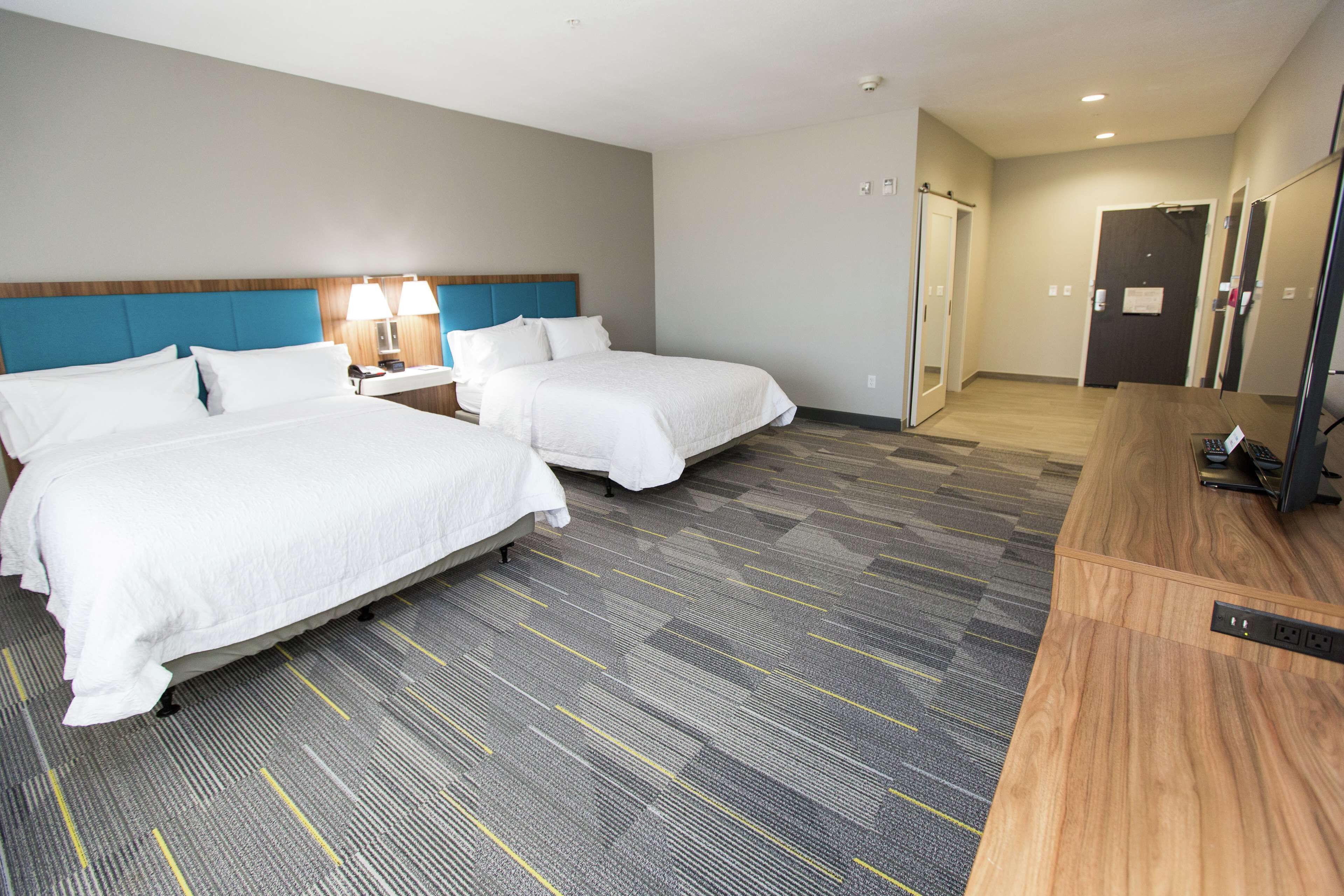Hampton Inn Mustang