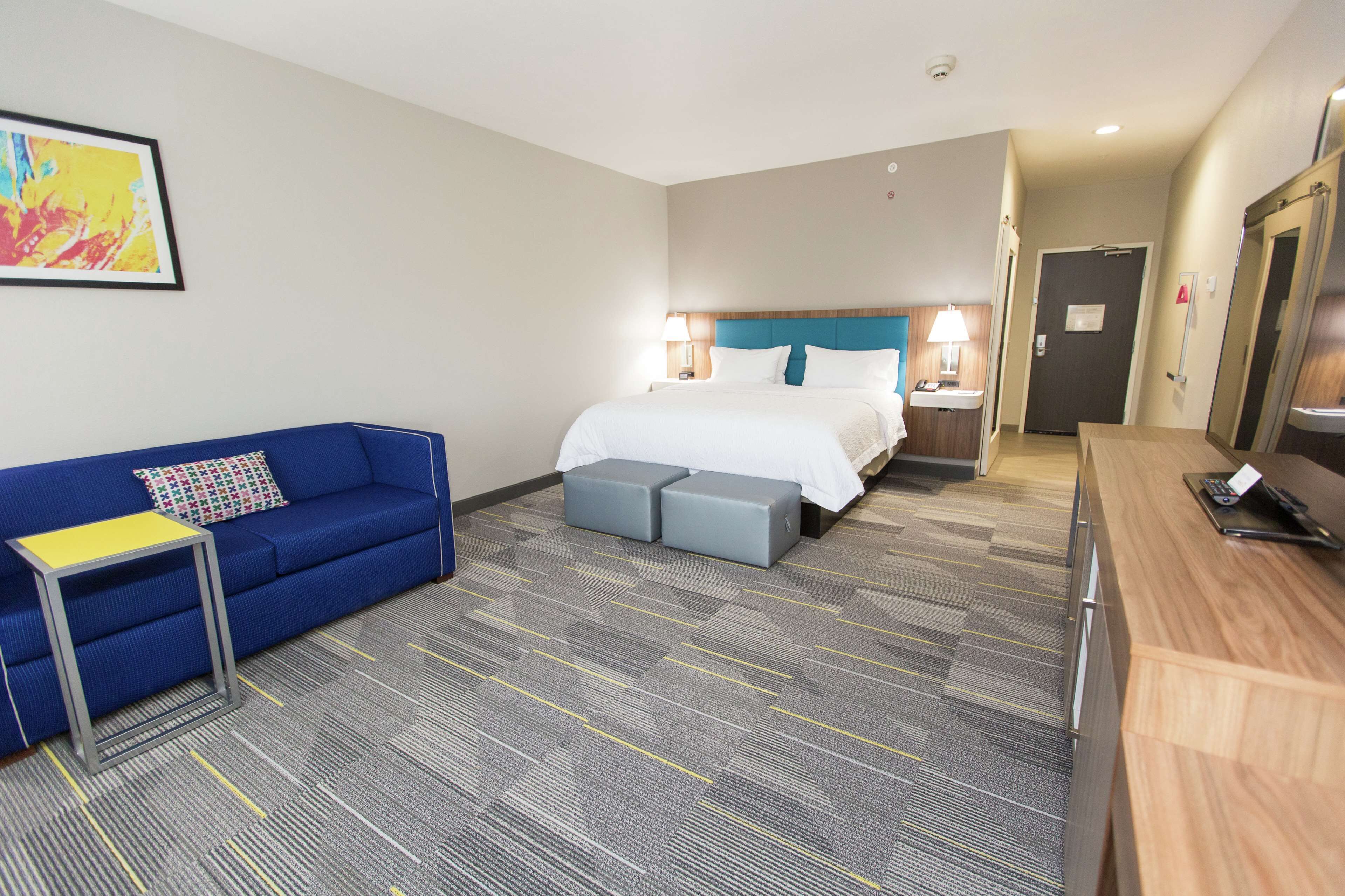 Hampton Inn Mustang