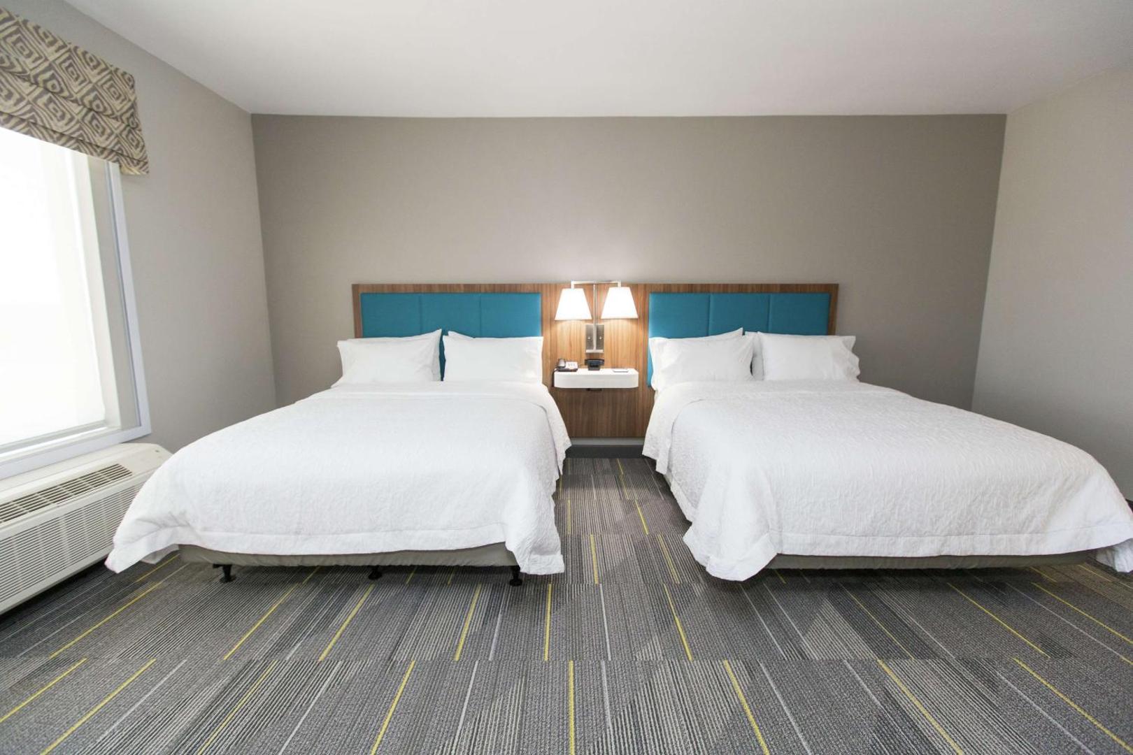 Hampton Inn Mustang