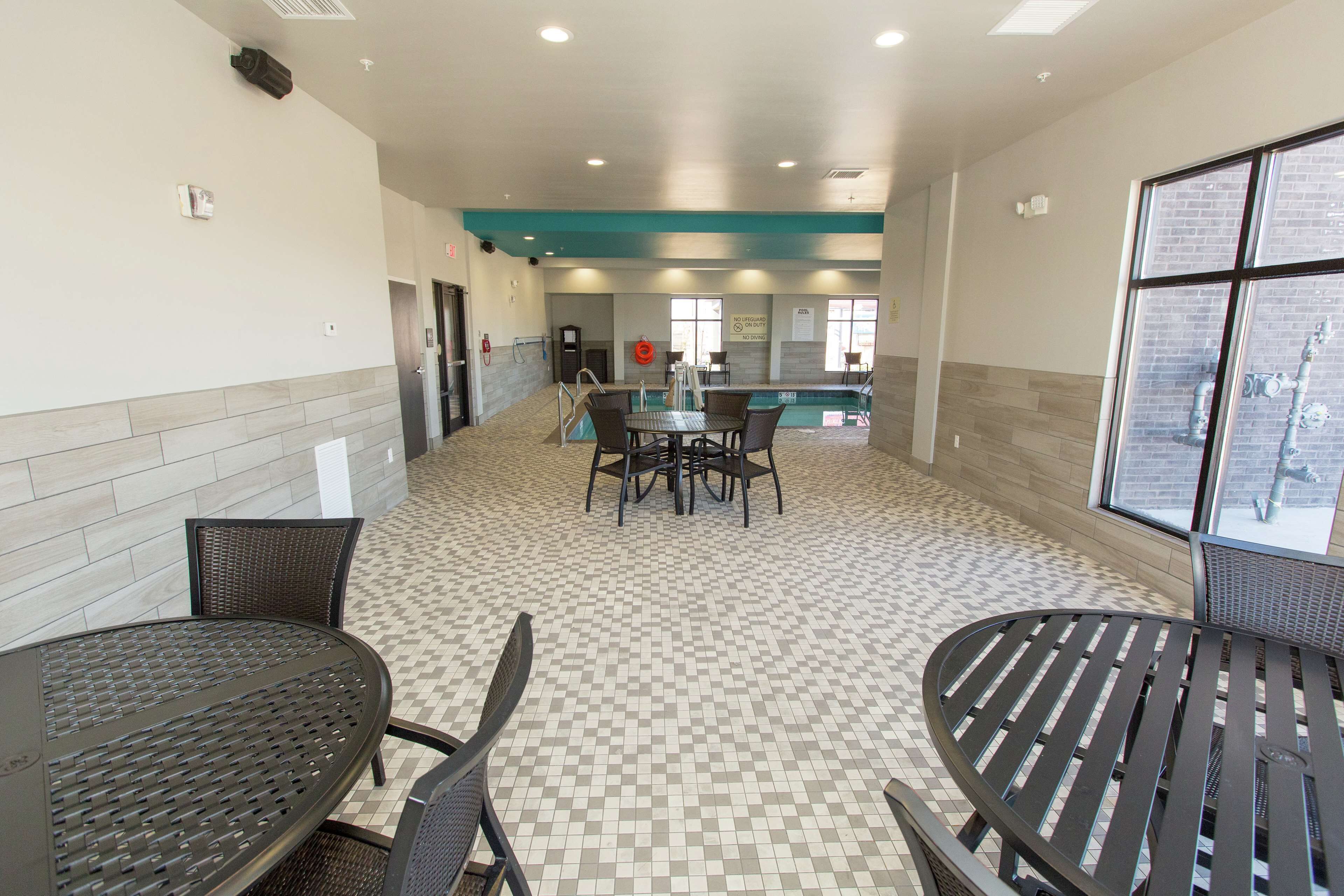 Hampton Inn Mustang
