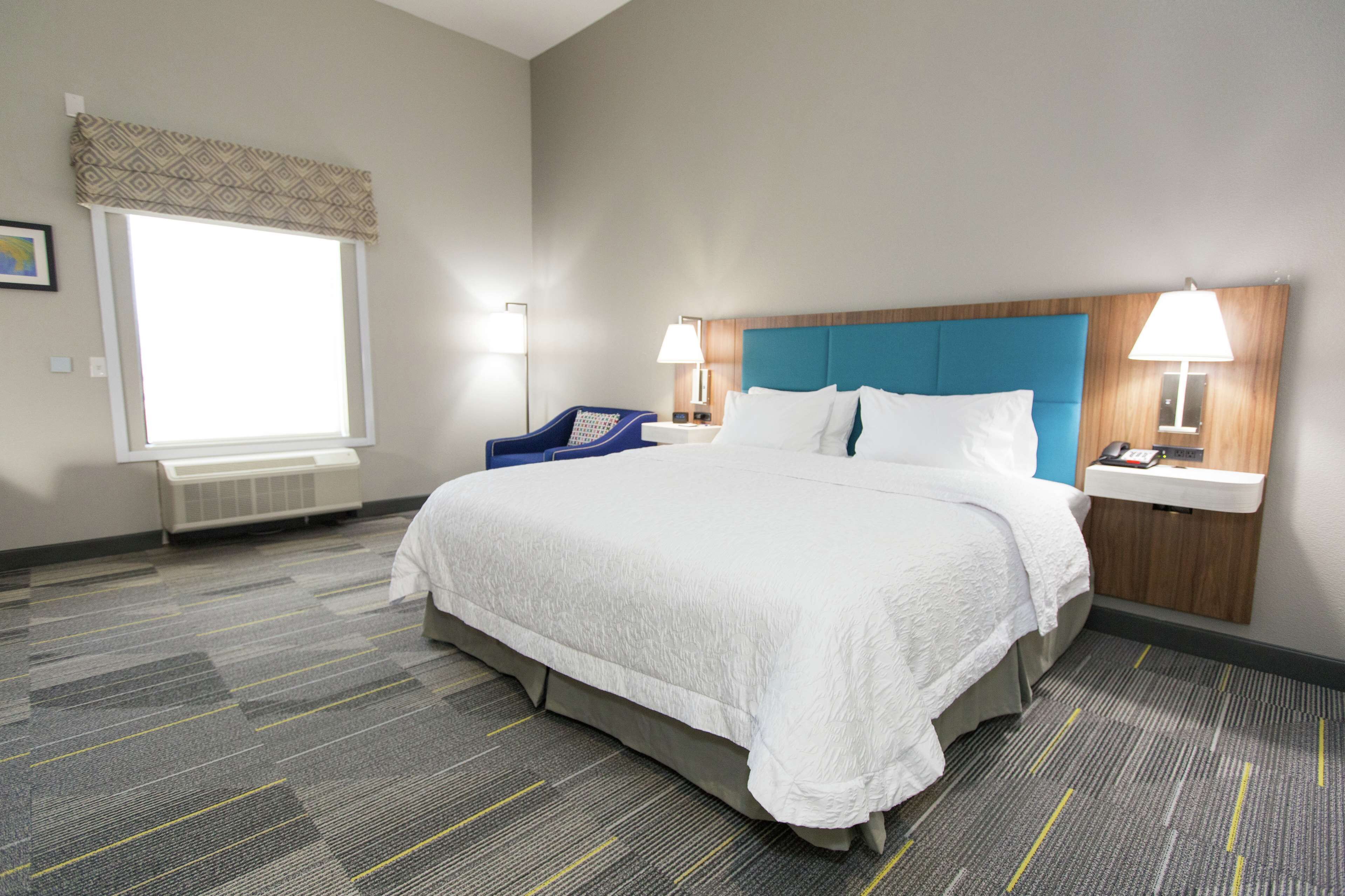 Hampton Inn Mustang