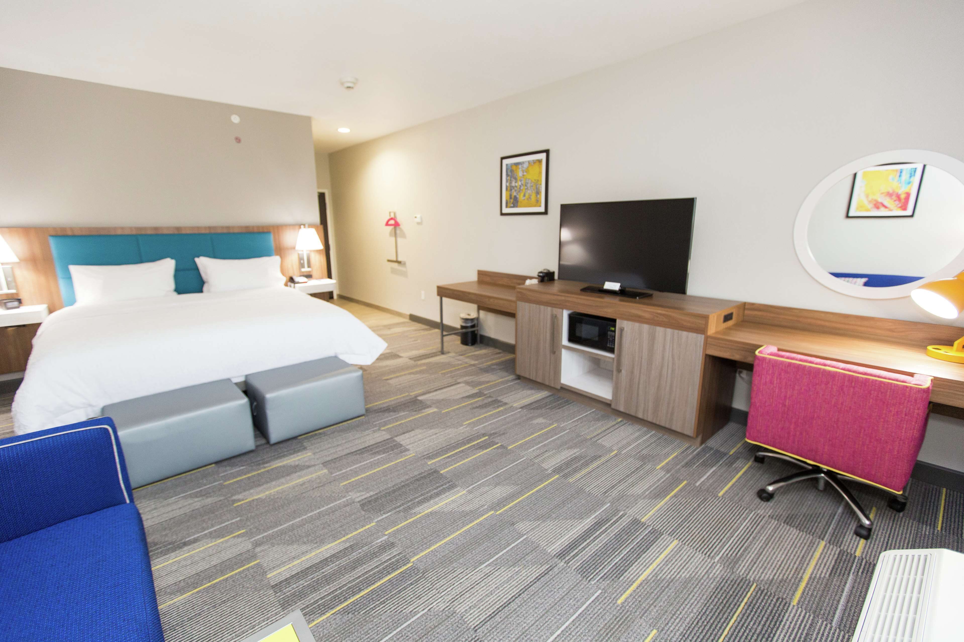 Hampton Inn Mustang