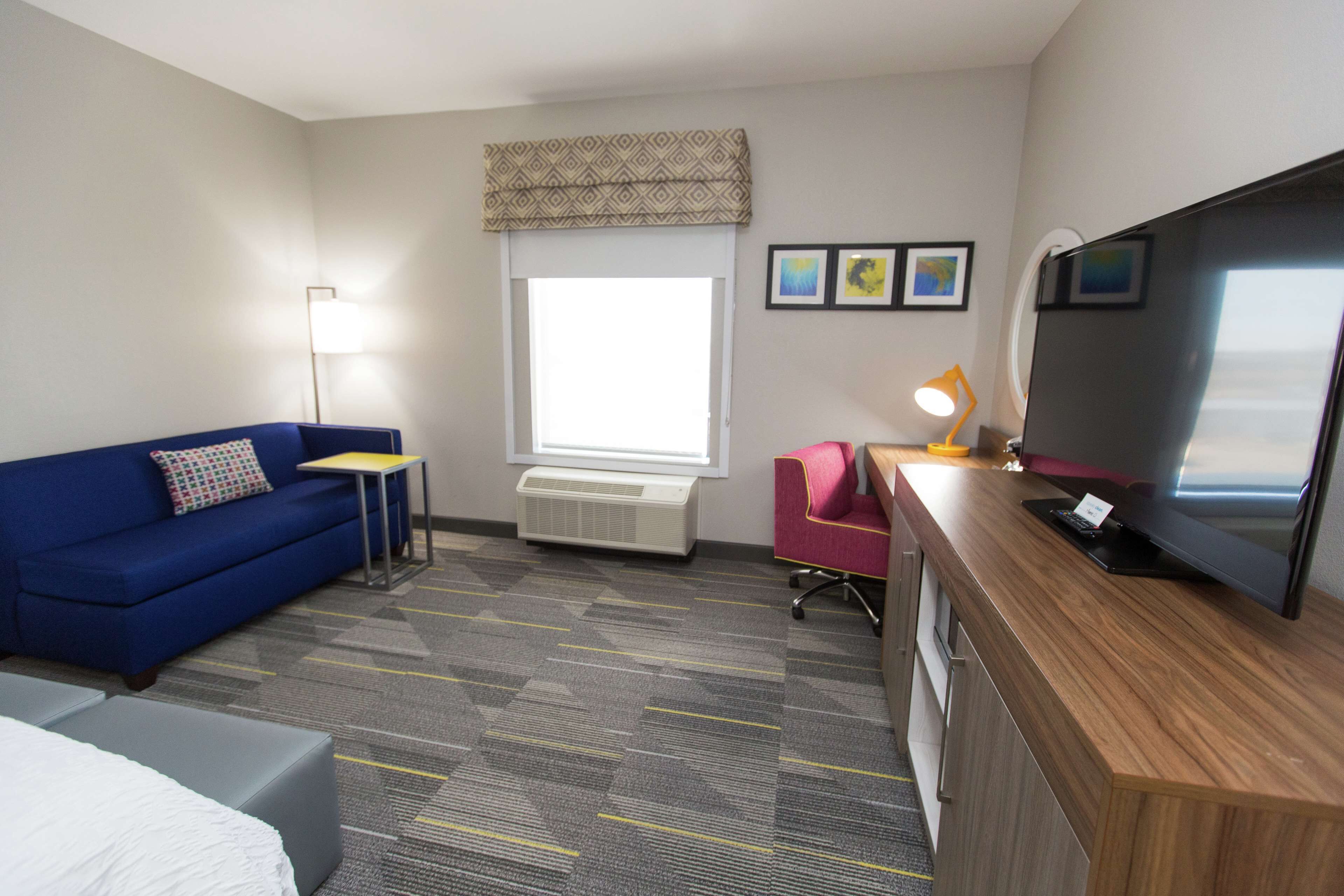 Hampton Inn Mustang