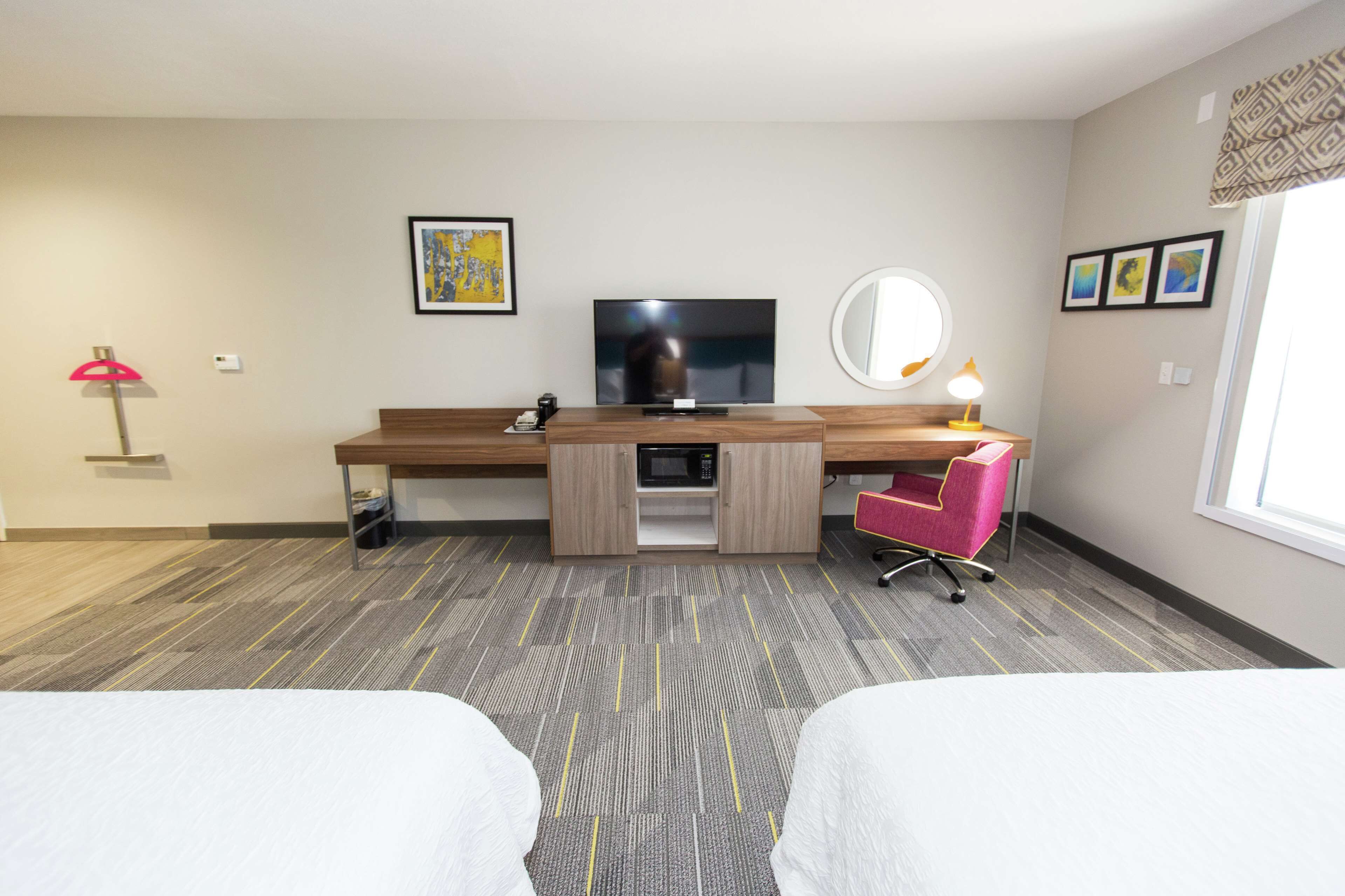 Hampton Inn Mustang