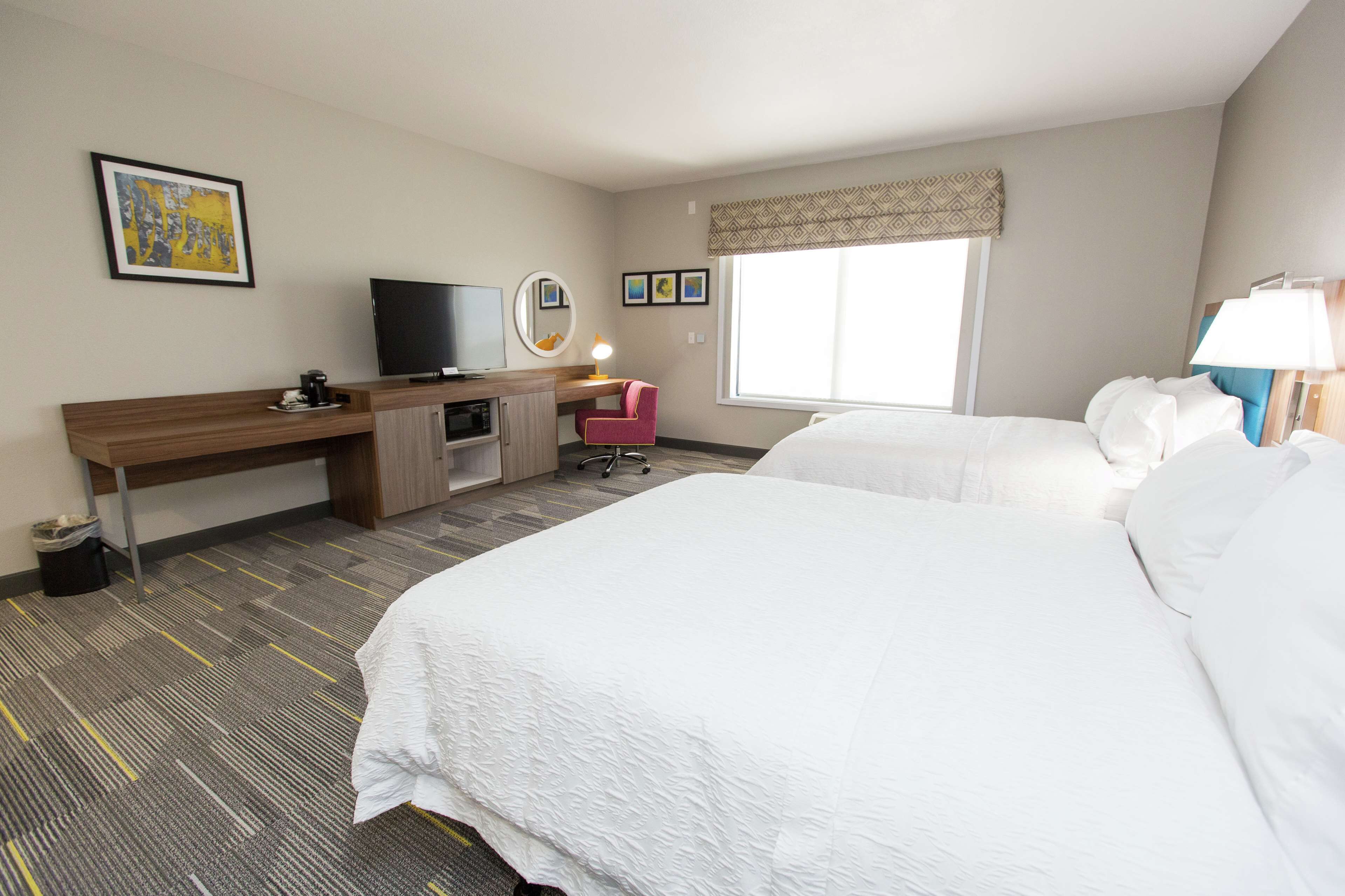 Hampton Inn Mustang