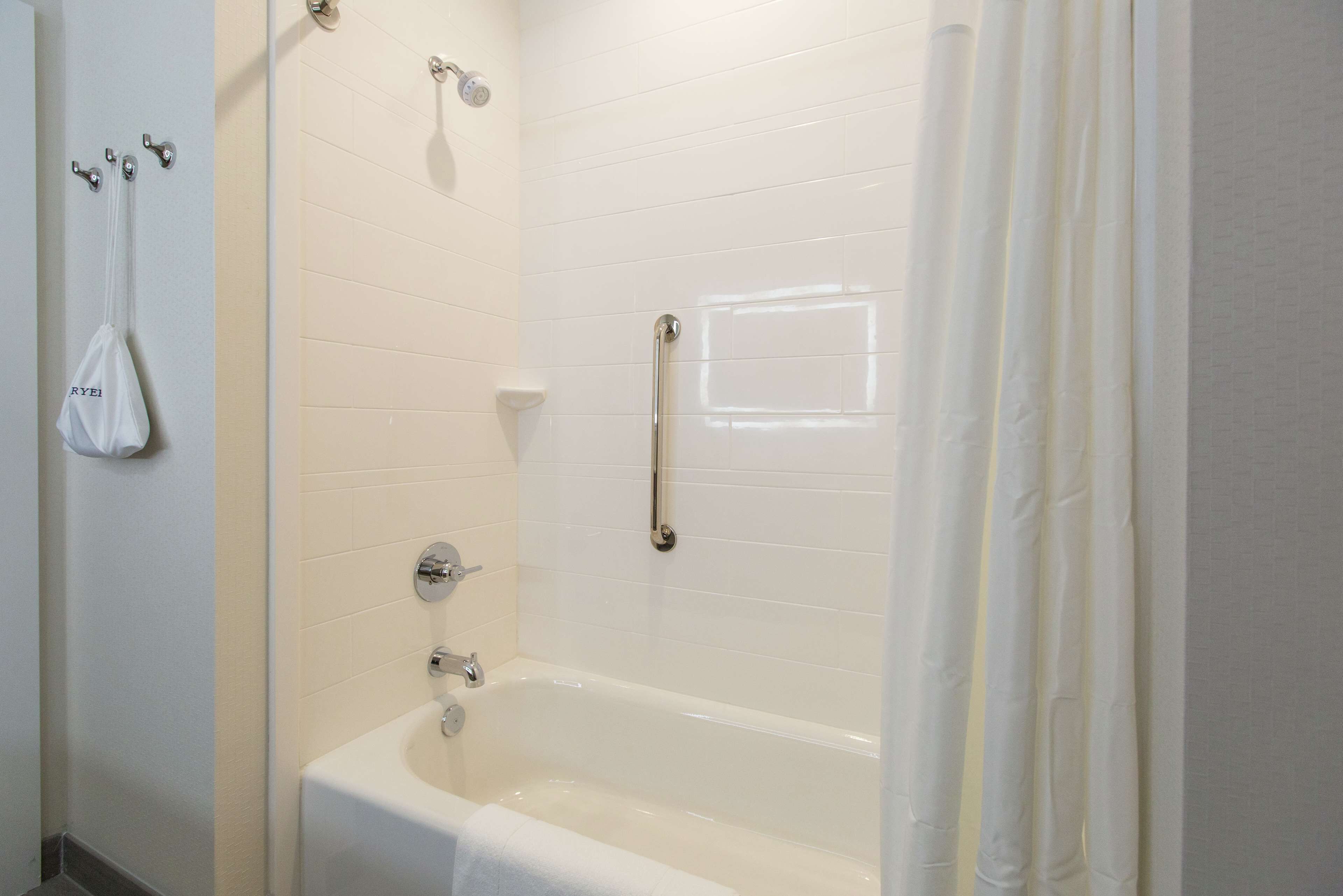 Hampton Inn Mustang