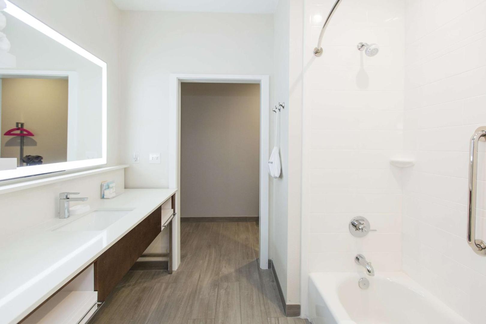 Hampton Inn Mustang