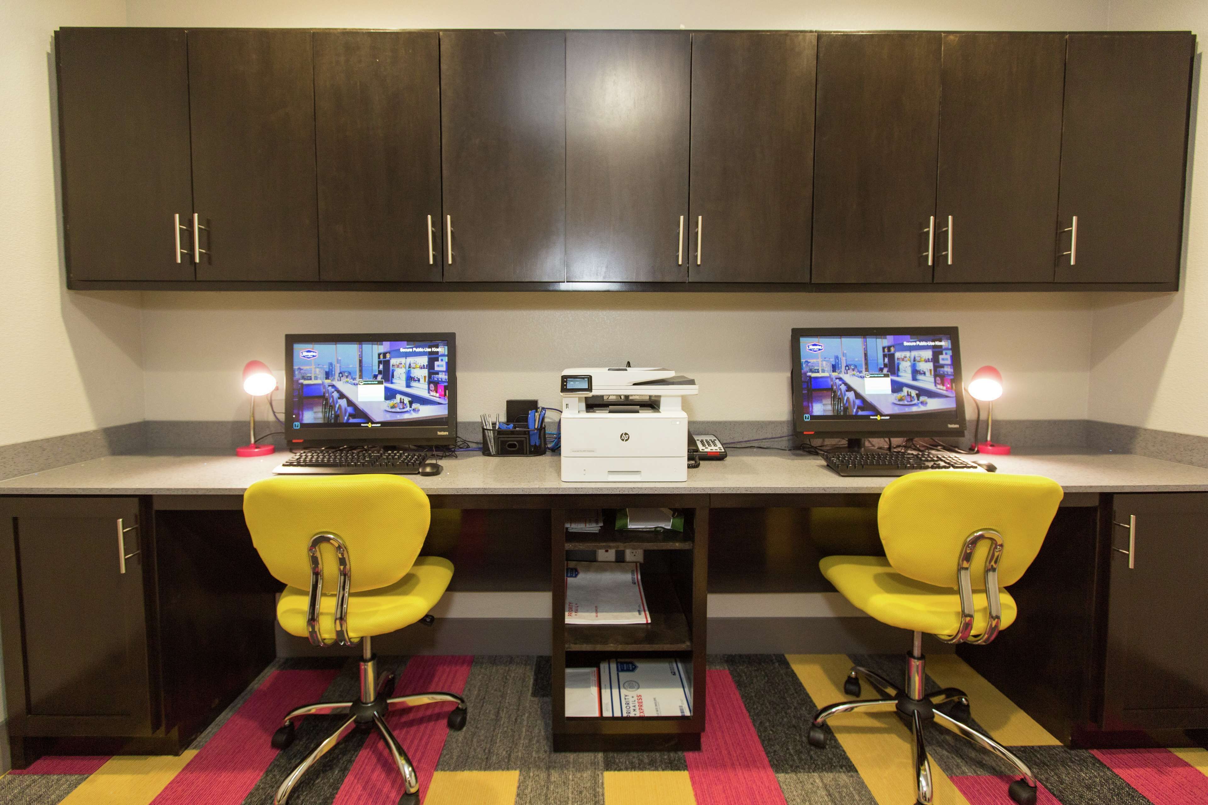 Hampton Inn Mustang